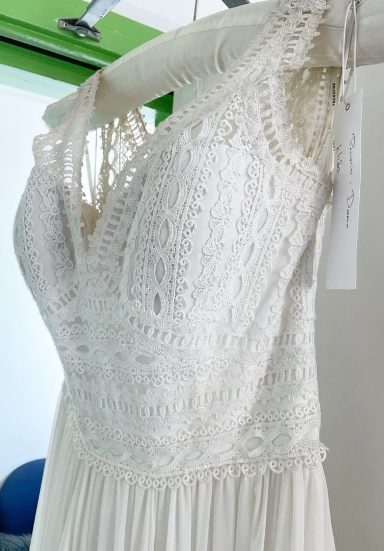 1 x PRONOVIAS 'Dramia' Designer Crocheted Lace Wedding Dress Bridal Gown, With Chiffon Gathered - Image 7 of 20