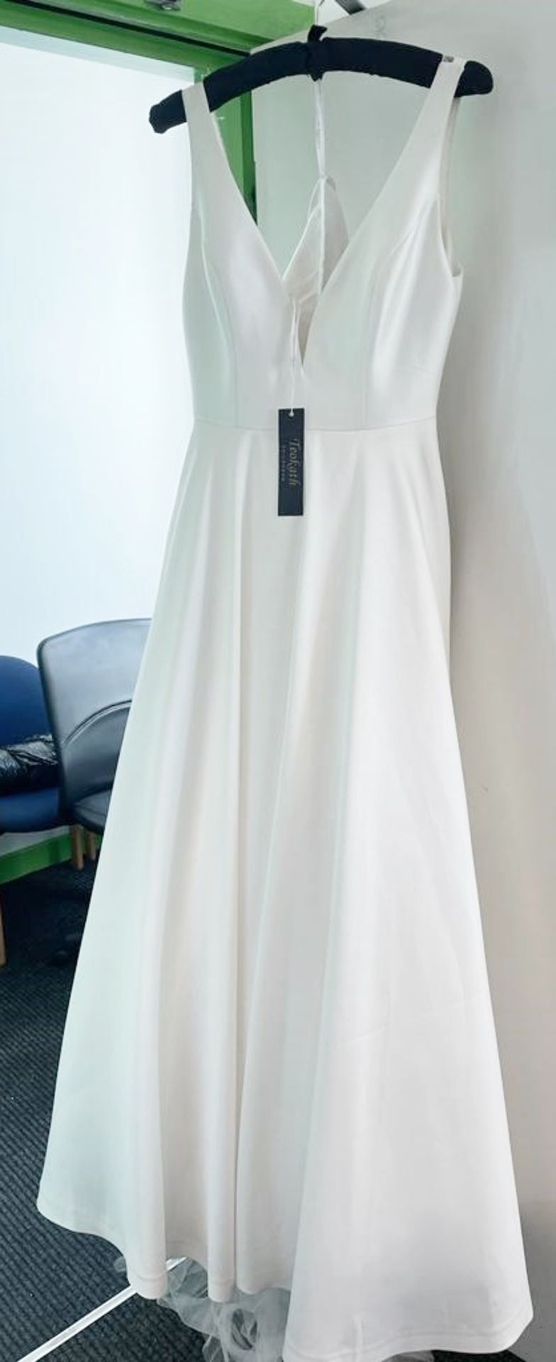 1 x ALLURE BRIDALS Sleeveless Designer Wedding Dress Bridal Gown - Style: 9813 - Size: UK 10 - - Image 4 of 13