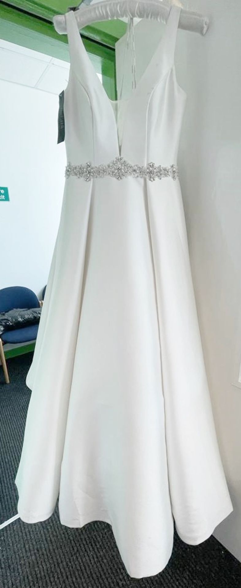 1 x PRONOVIAS 'Malena' Designer Princess Wedding Dress Bridal Gown, Featuring A Pleated Skirt And - Image 4 of 16