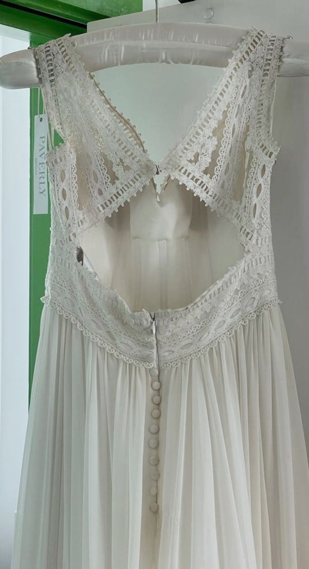 1 x PRONOVIAS 'Dramia' Designer Crocheted Lace Wedding Dress Bridal Gown, With Chiffon Gathered - Image 8 of 20