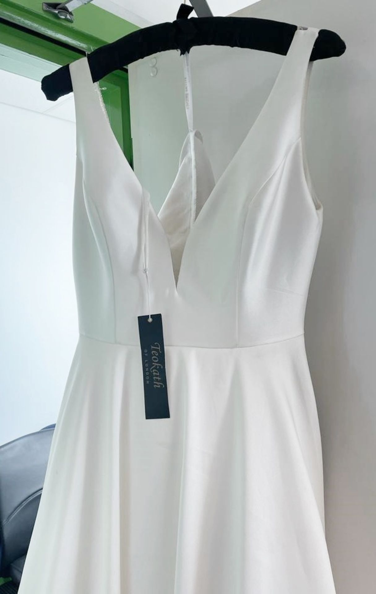 1 x ALLURE BRIDALS Sleeveless Designer Wedding Dress Bridal Gown - Style: 9813 - Size: UK 10 - - Image 7 of 13