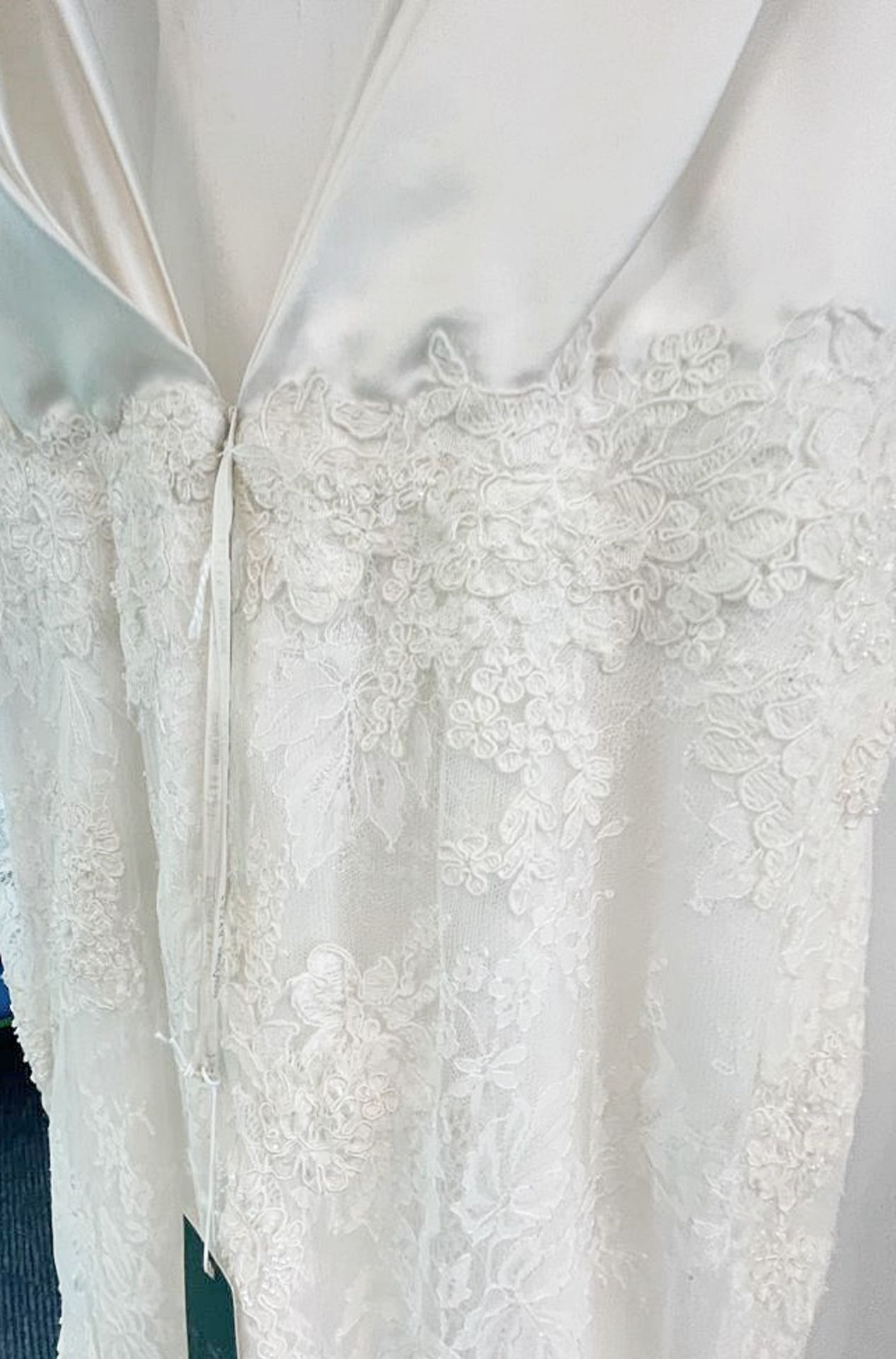 1 x LUSAN MANDONGUS 'Kalina' 100% Silk Fishtail Designer Wedding Dress Bridal Gown, Featuring - Image 7 of 11
