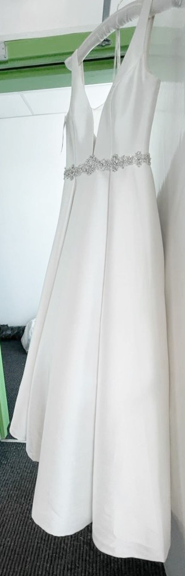 1 x PRONOVIAS 'Malena' Designer Princess Wedding Dress Bridal Gown, Featuring A Pleated Skirt And - Image 5 of 16