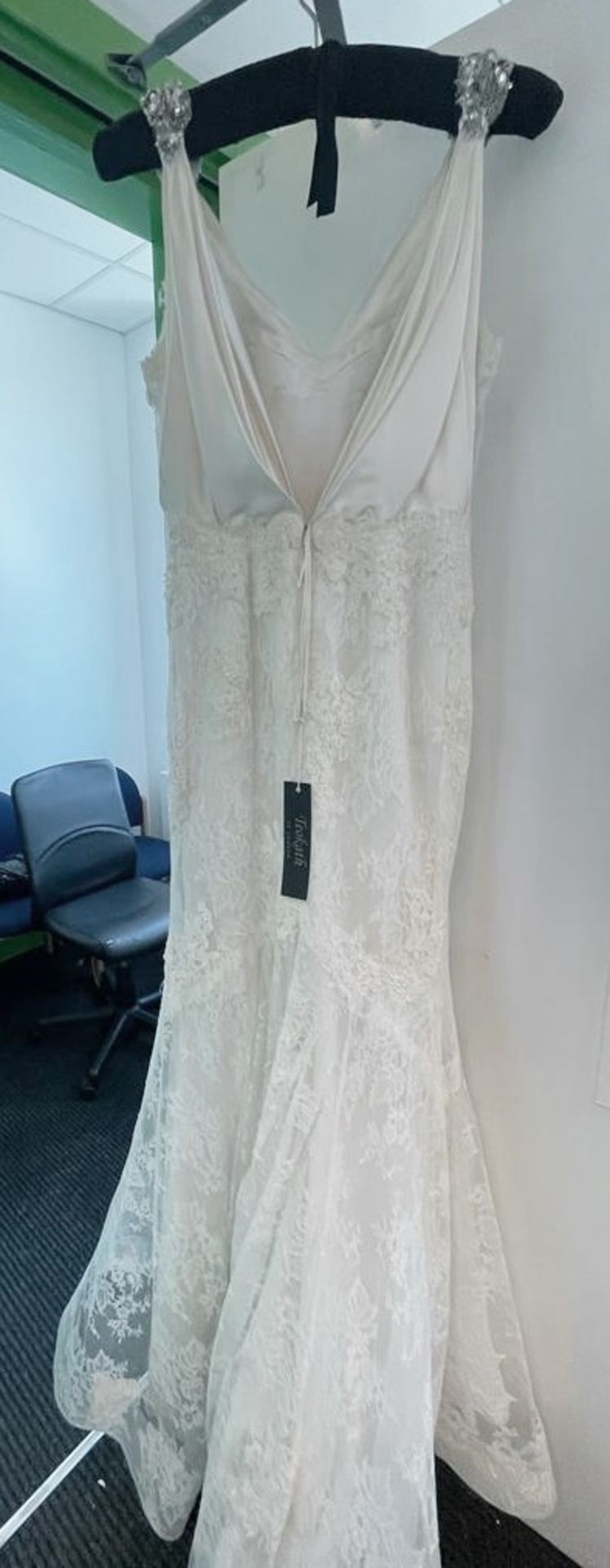 1 x LUSAN MANDONGUS 'Kalina' 100% Silk Fishtail Designer Wedding Dress Bridal Gown, Featuring - Image 2 of 11