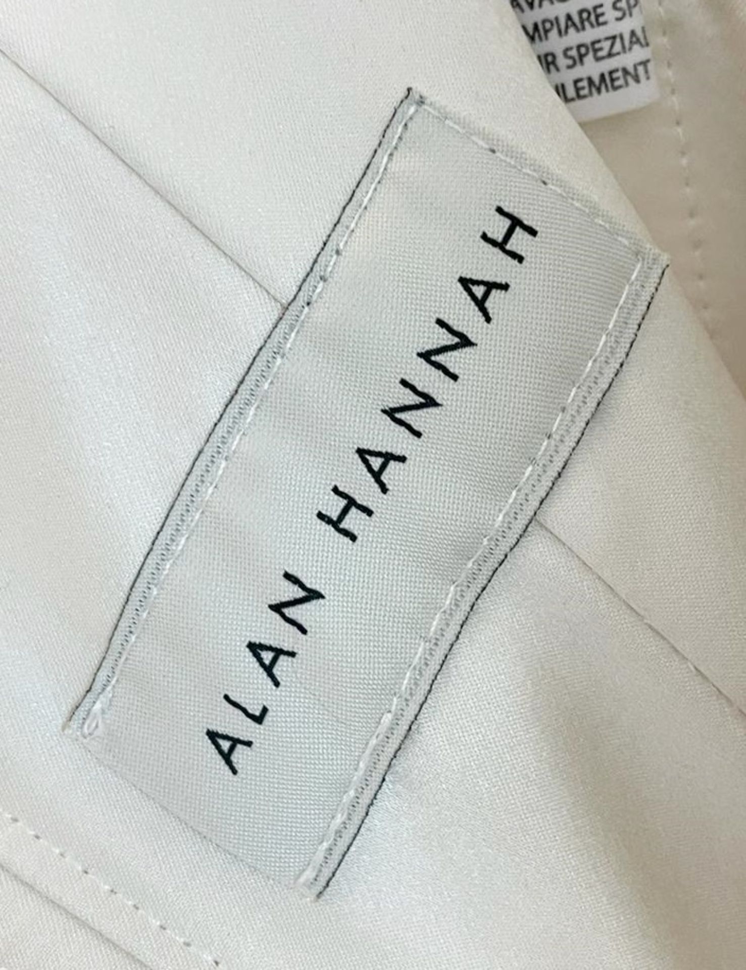 1 x ALAN HANNAH 'Savannah' Exquisitely Elegant Designer Column Wedding Dress Bridal Gown, In - Image 10 of 14