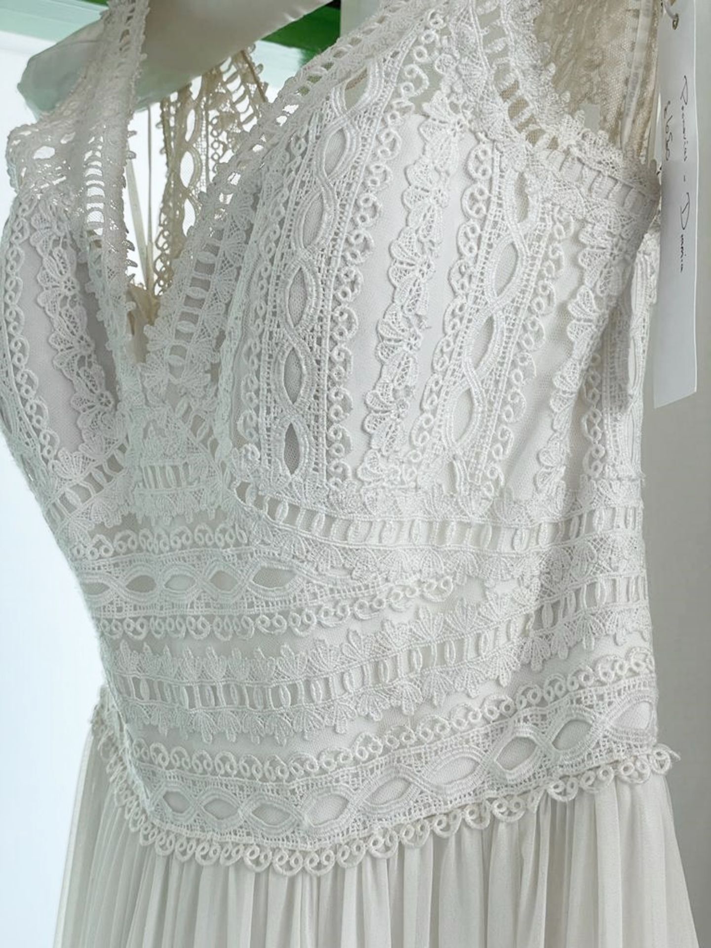 1 x PRONOVIAS 'Dramia' Designer Crocheted Lace Wedding Dress Bridal Gown, With Chiffon Gathered - Image 11 of 20