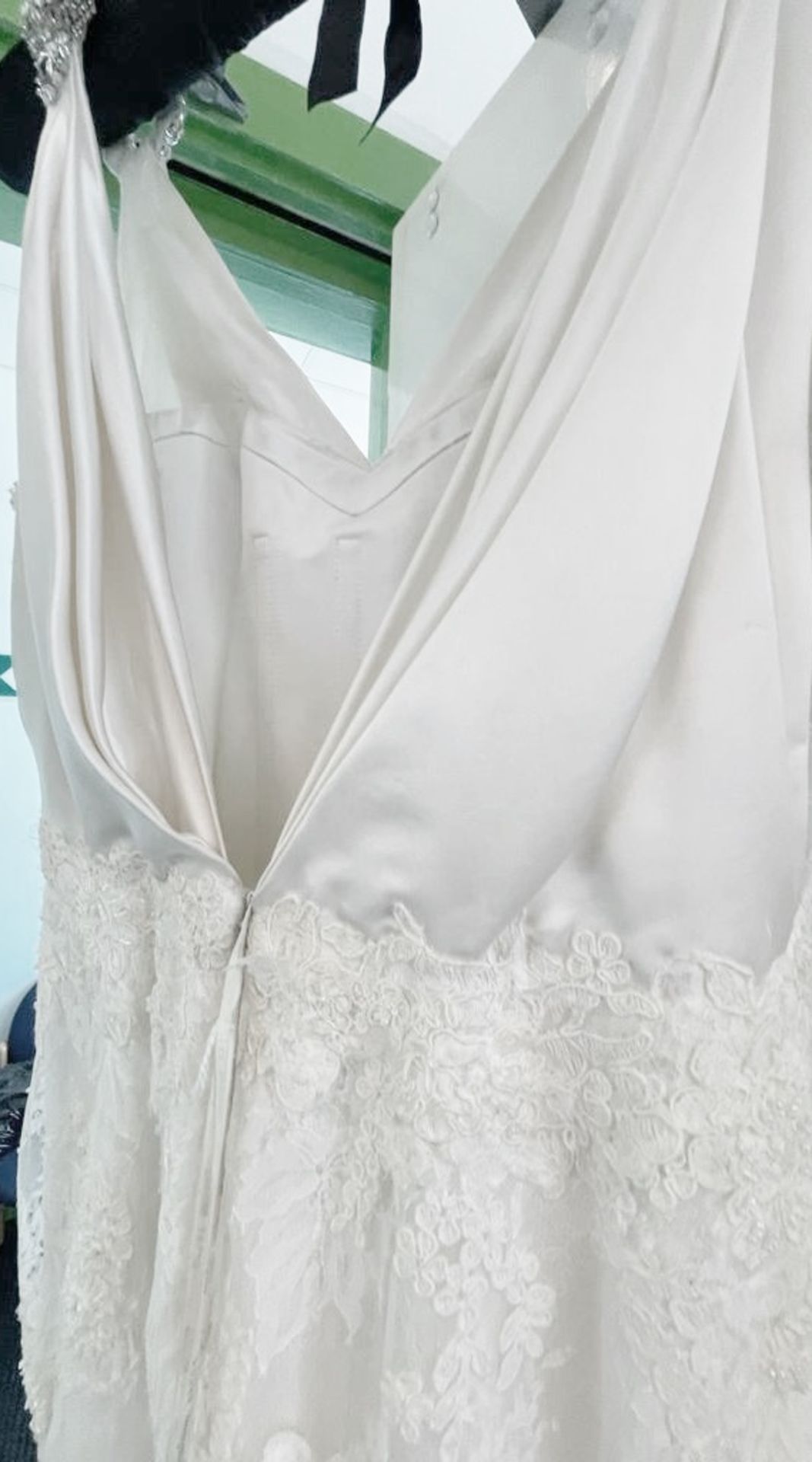 1 x LUSAN MANDONGUS 'Kalina' 100% Silk Fishtail Designer Wedding Dress Bridal Gown, Featuring - Image 8 of 11