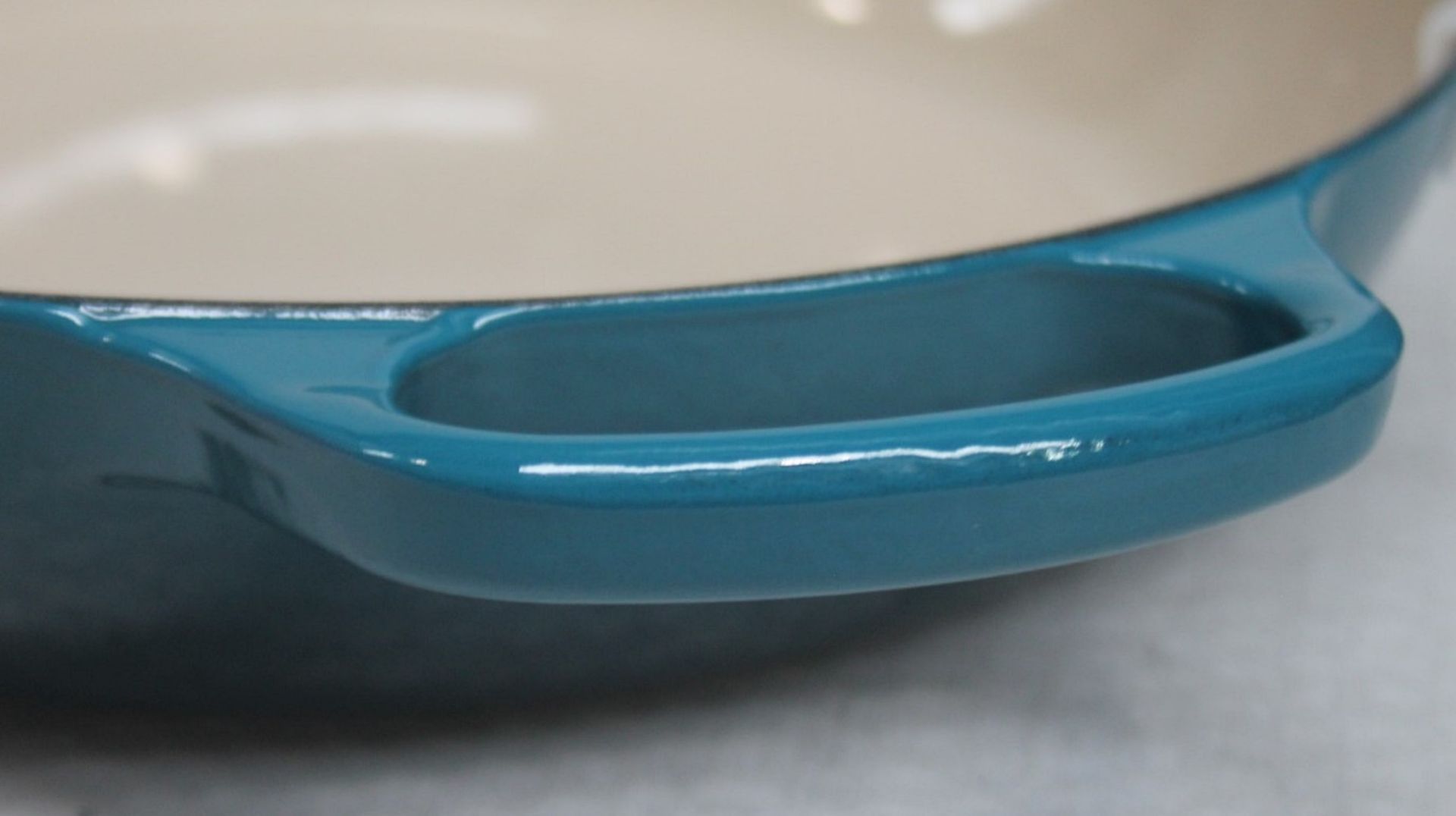 1 x LE CREUSET 'Signature' Enamelled Cast Iron Shallow Casserole Dish In Teal - RRP £270.00 - Image 12 of 13