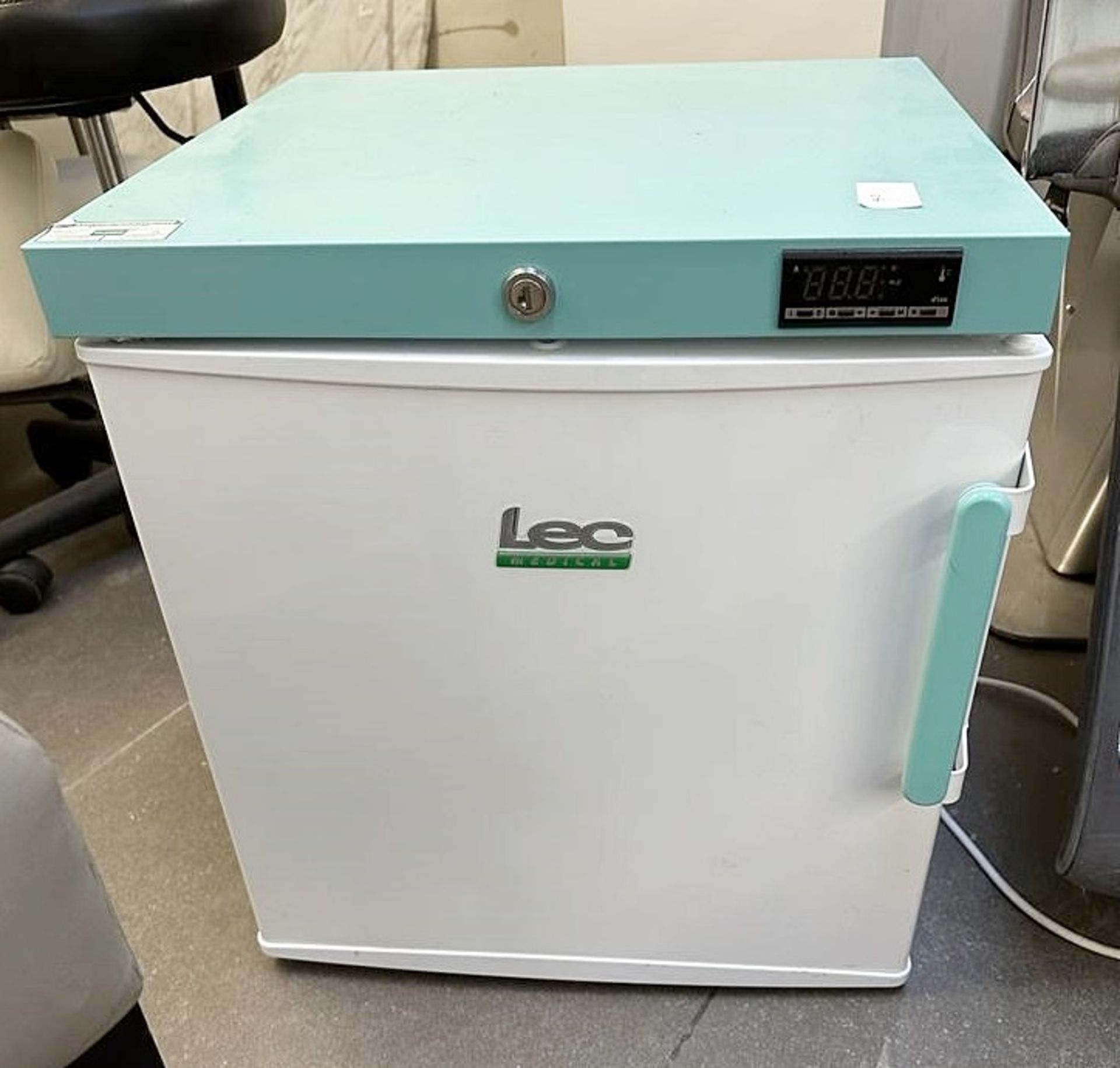 1 x LEC Under-counter Medical Fridge - From An Award-winning Chelsea Hair Salon - Ref: 000 - CL828