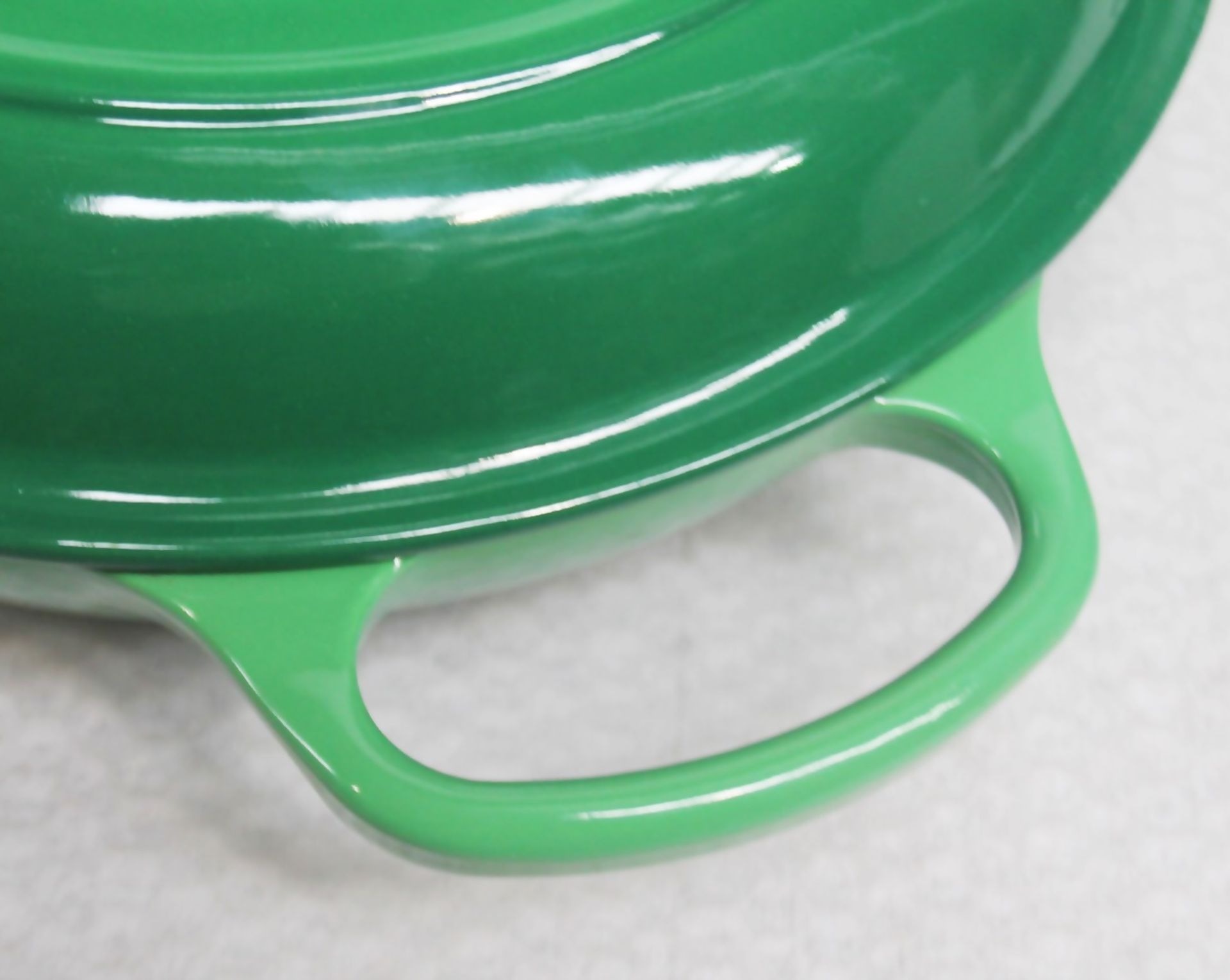 1 x LE CREUSET LE 'Signature' Enamelled Cast Iron Shallow Casserole Dish (30cm) - RRP £270.00 - Image 3 of 12