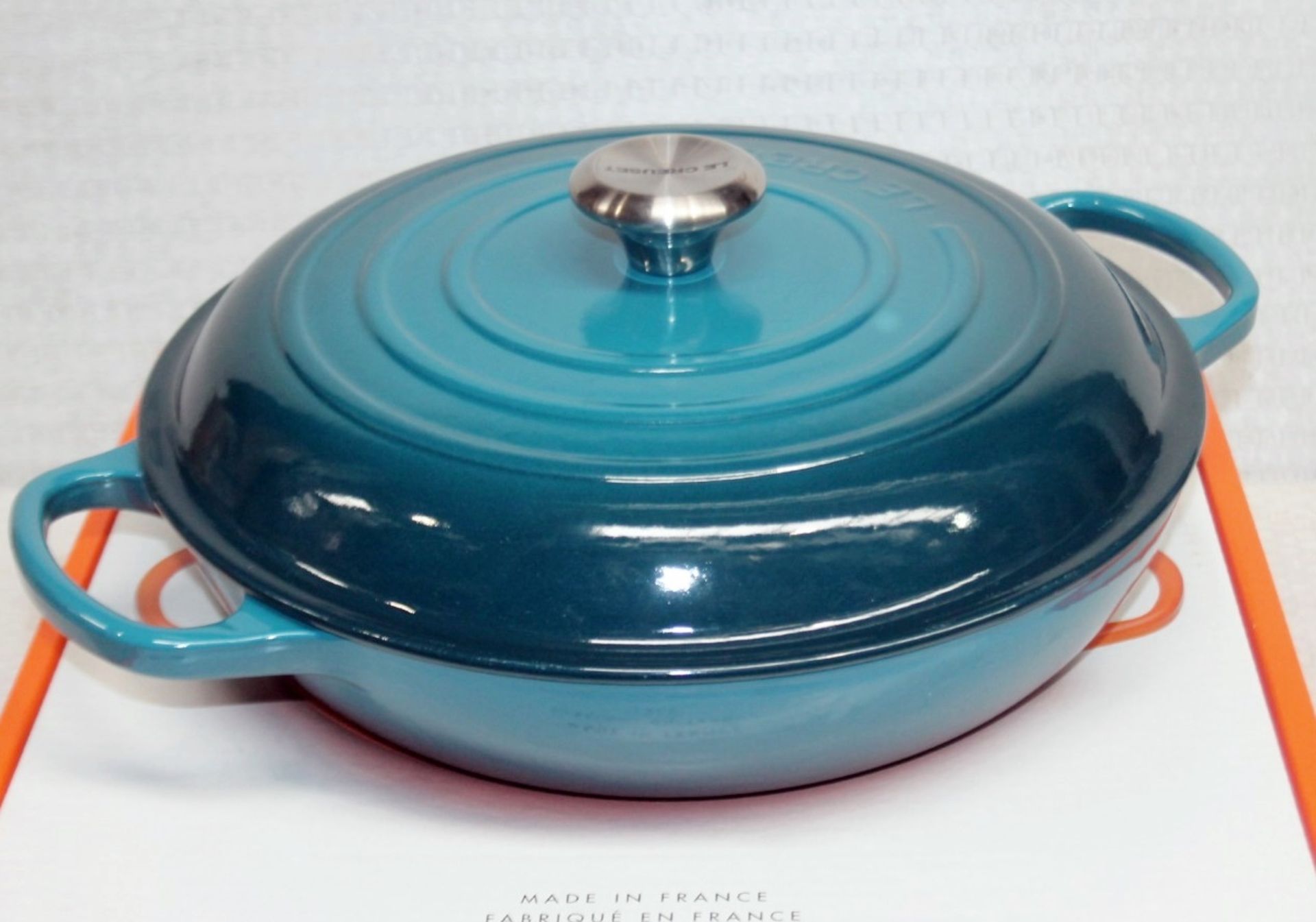 1 x LE CREUSET 'Signature' Enamelled Cast Iron Shallow Casserole Dish In Teal - RRP £270.00 - Image 9 of 13