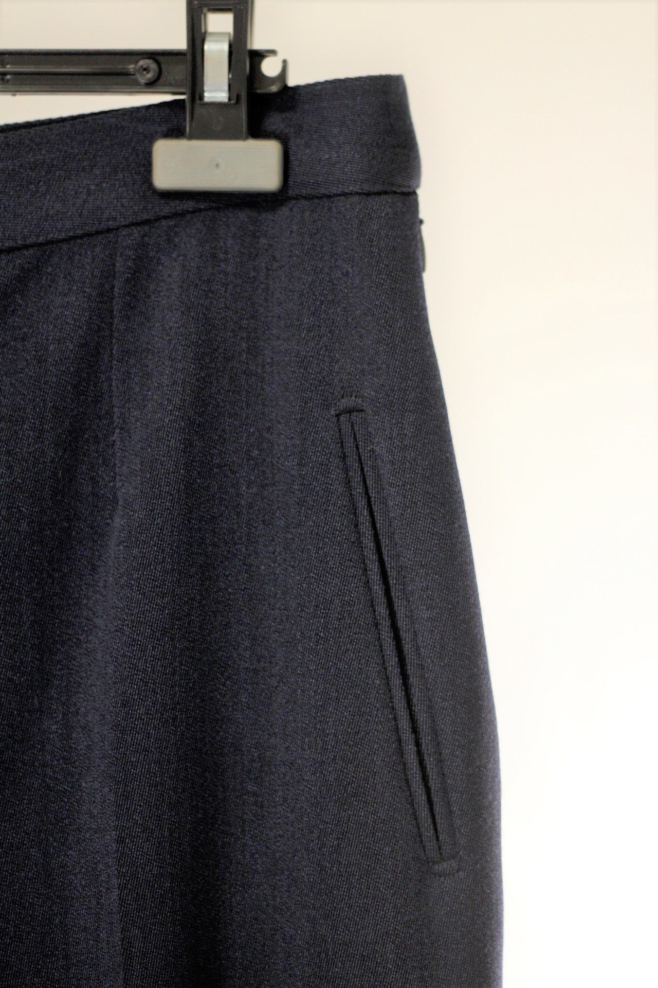 1 x Belvest Navy Trousers - Size: 26 - Material: Wool/ Cotton - From a High End Clothing Boutique In - Image 4 of 9