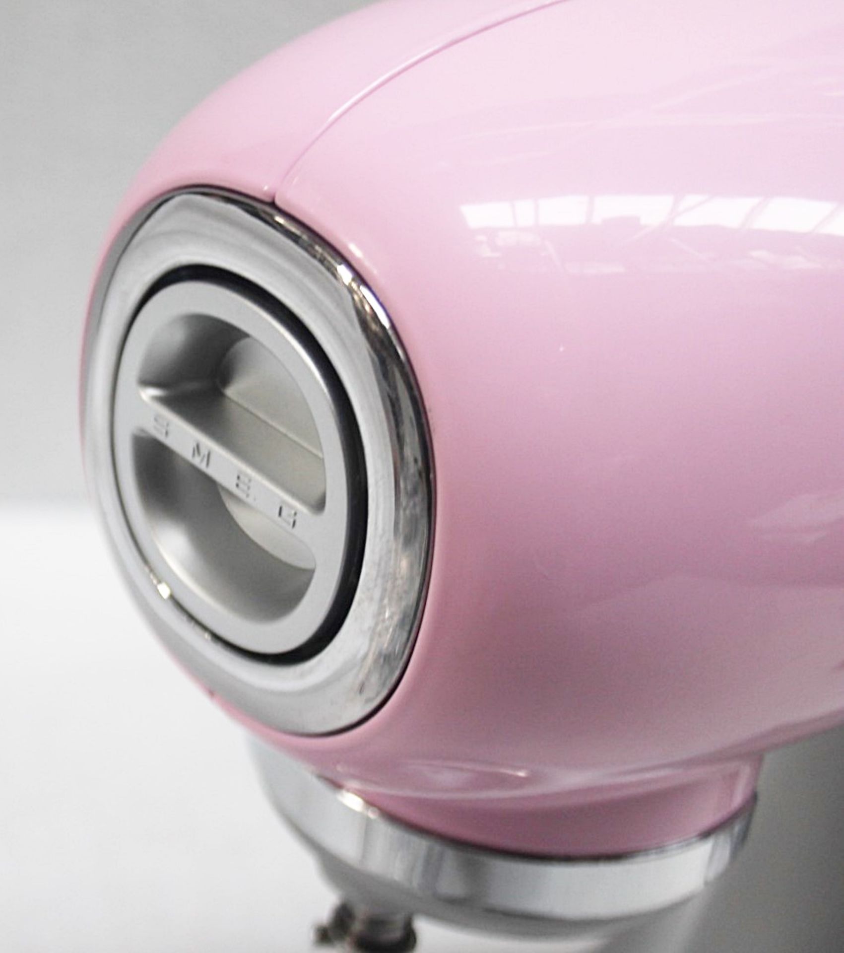 1 x SMEG 50's Retro Stand Mixer In Pink With 4.8 Litre Bowl And Accessories - RRP £499.00 - Image 9 of 14