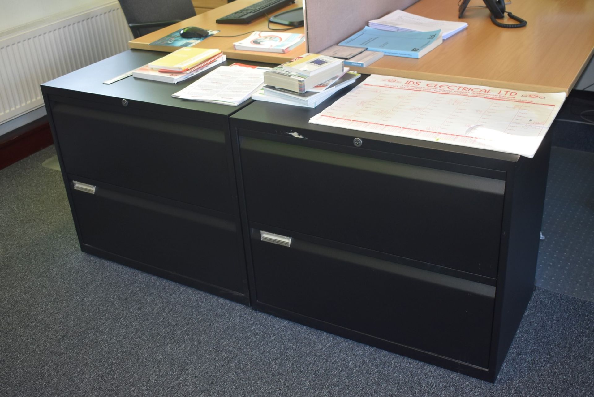 1 x 2 Drawer Metal Filing Cabinets in Black - Size: H70  x W80 x D47 cms - Ref: C209 - CL816 - - Image 3 of 5