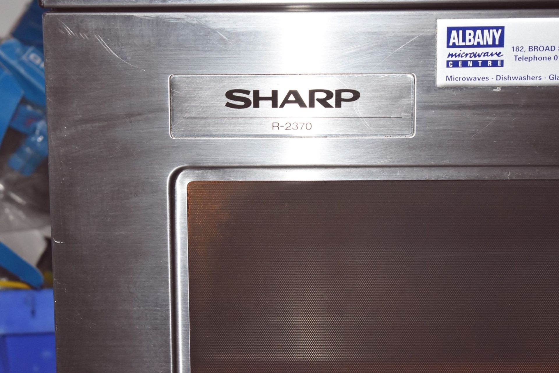 1 x Sharp R-2370 Commercial Microwave Oven - Image 2 of 4