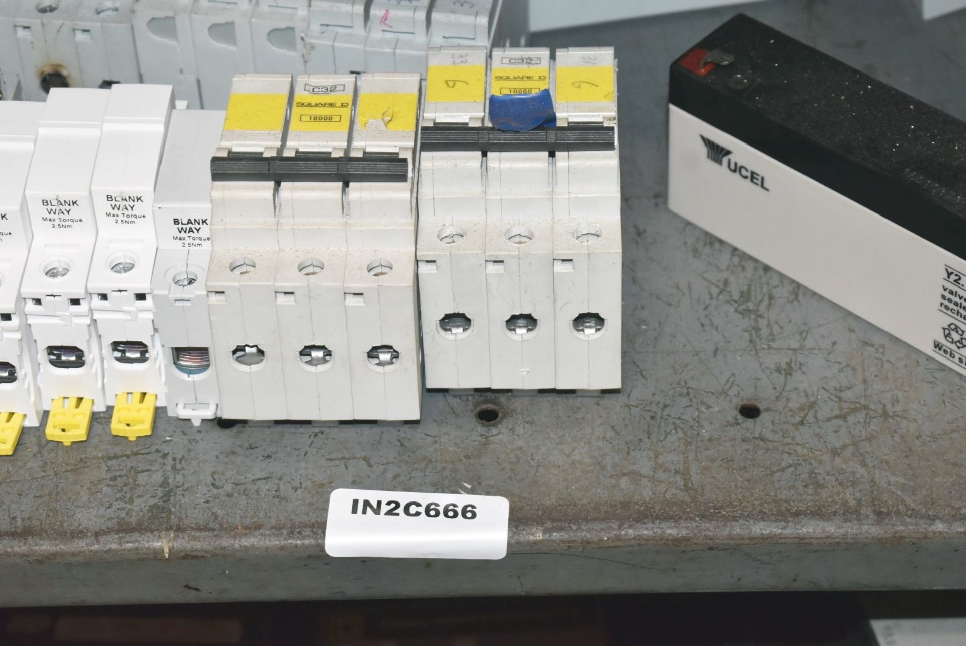 Assorted Electrical Components - Mainly Circuit Breakers - Contents of Shelf - Ref: C666 - CL816 - L - Image 10 of 12