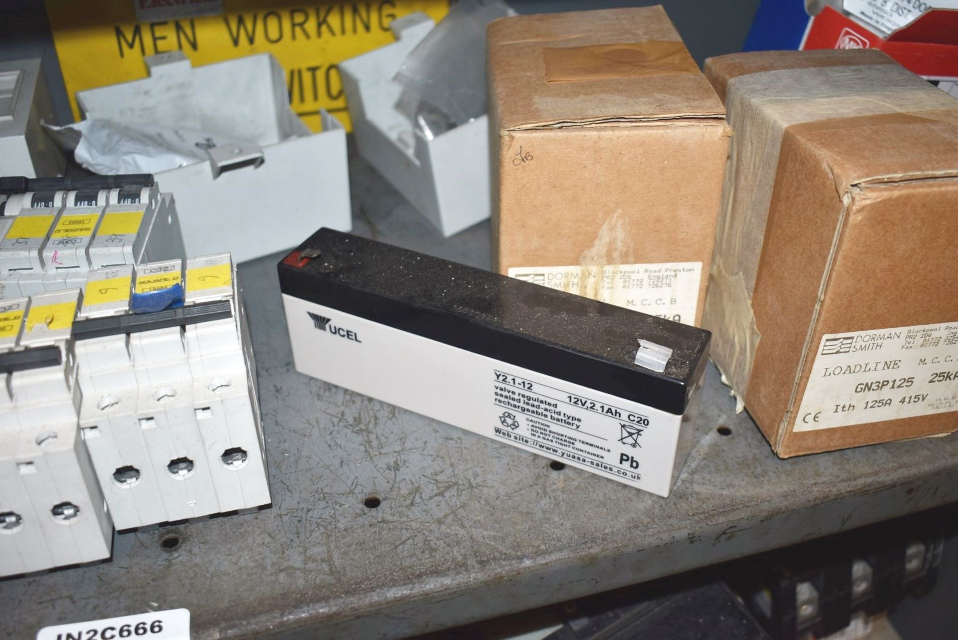 Assorted Electrical Components - Mainly Circuit Breakers - Contents of Shelf - Ref: C666 - CL816 - L - Image 8 of 12