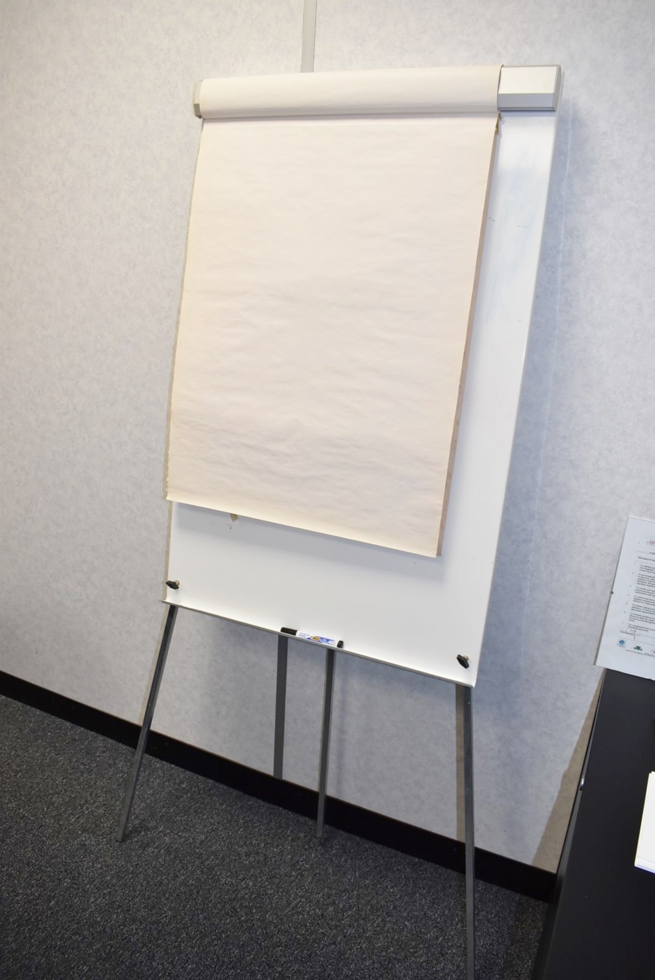 1 x Freestanding Flipchart Tripod Easel - Ref: C251 - CL816 - Location: Birmingham, B45<stron