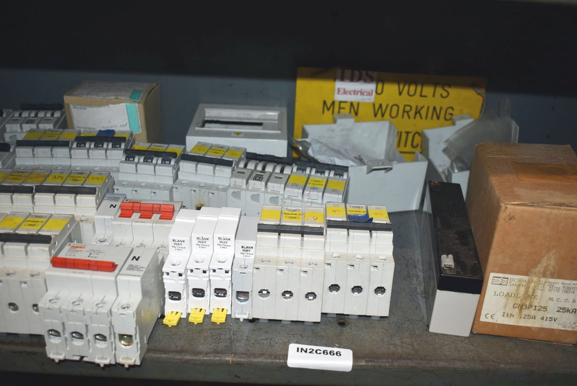 Assorted Electrical Components - Mainly Circuit Breakers - Contents of Shelf - Ref: C666 - CL816 - L - Image 7 of 12