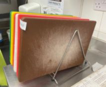 6 x Coloured Chopping Boards In Tabletop Rack - Ref: RSS182 - CL835 - Location: Southend SS1This lot