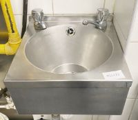 1 x Small Stainless Steel Handwash Sink With Taps - Ref: RSS172 - CL835 - Location: Southend SS1This