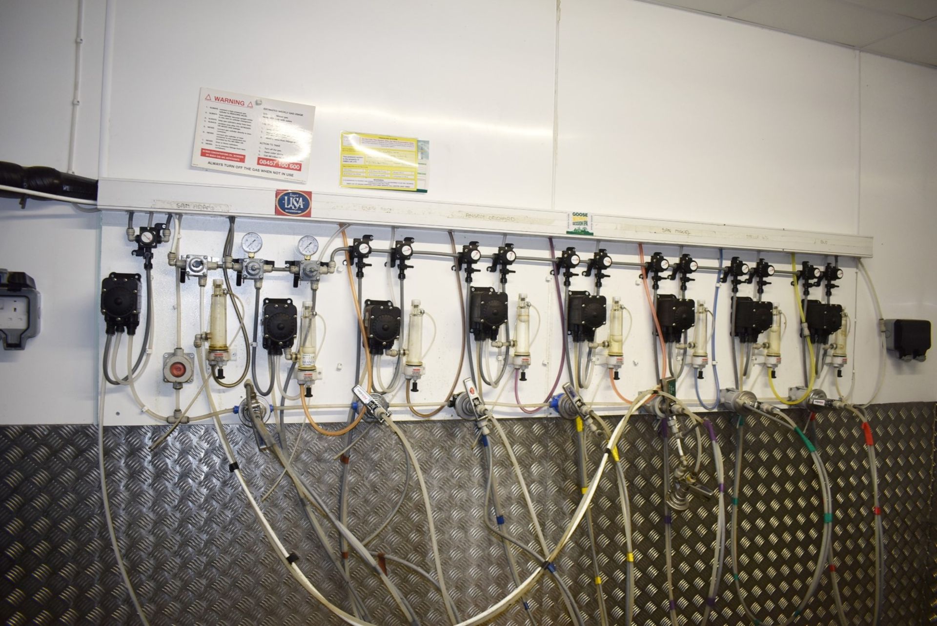 1 x Hubbard Wine or Beer Celler Cooling Unit, Beer Pumps, Coca Cola Bulk Supply, Keg Connectors - Image 5 of 20