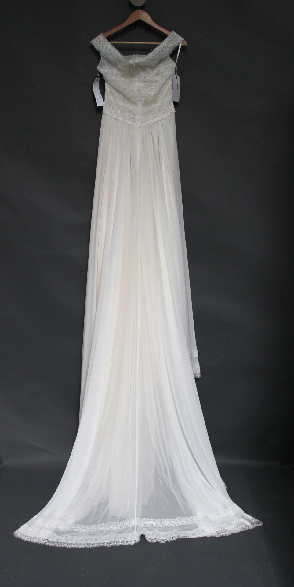1 x DIANE LE GRAND Lace Off The Shoulder Designer Wedding Dress RRP £1,400 UK10 - Image 2 of 6