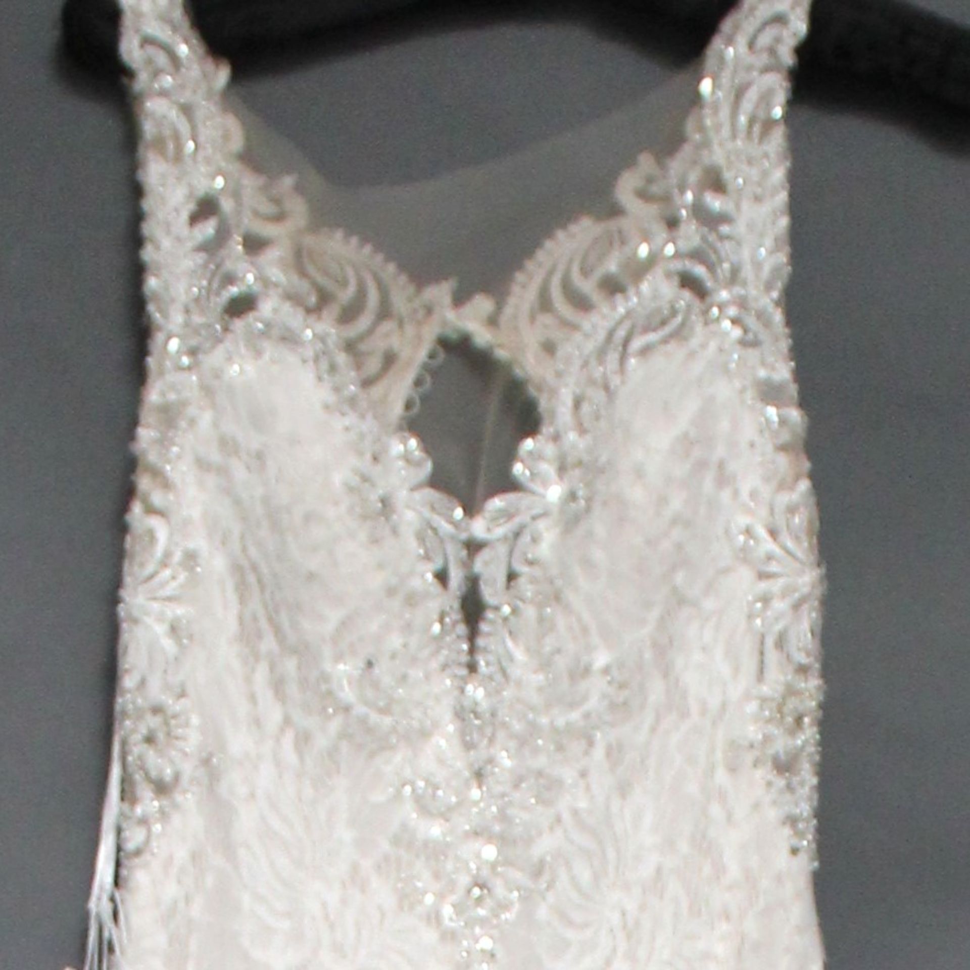 1 x ALLURE BRIDAL Stunning Lace And Beaded Plunge Neckline Designer Wedding Dress RRP £1,200 UK10 - Image 5 of 10
