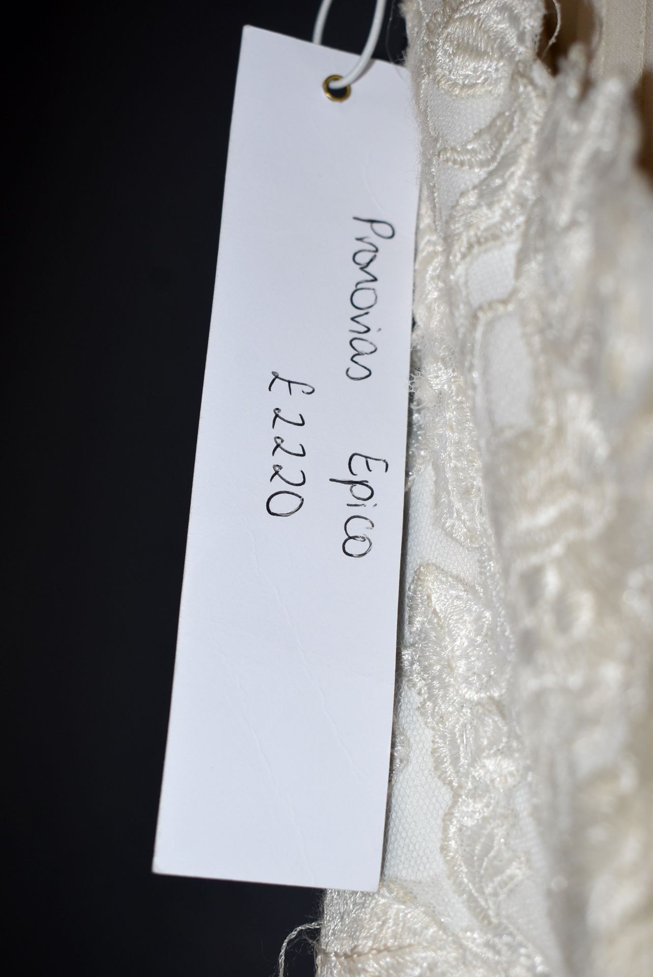 1 x PRONOVIAS Beautiful Lace Strapless Silk Crepe Designer Wedding Dress Bridal Gown RRP £2,220 UK12 - Image 6 of 8