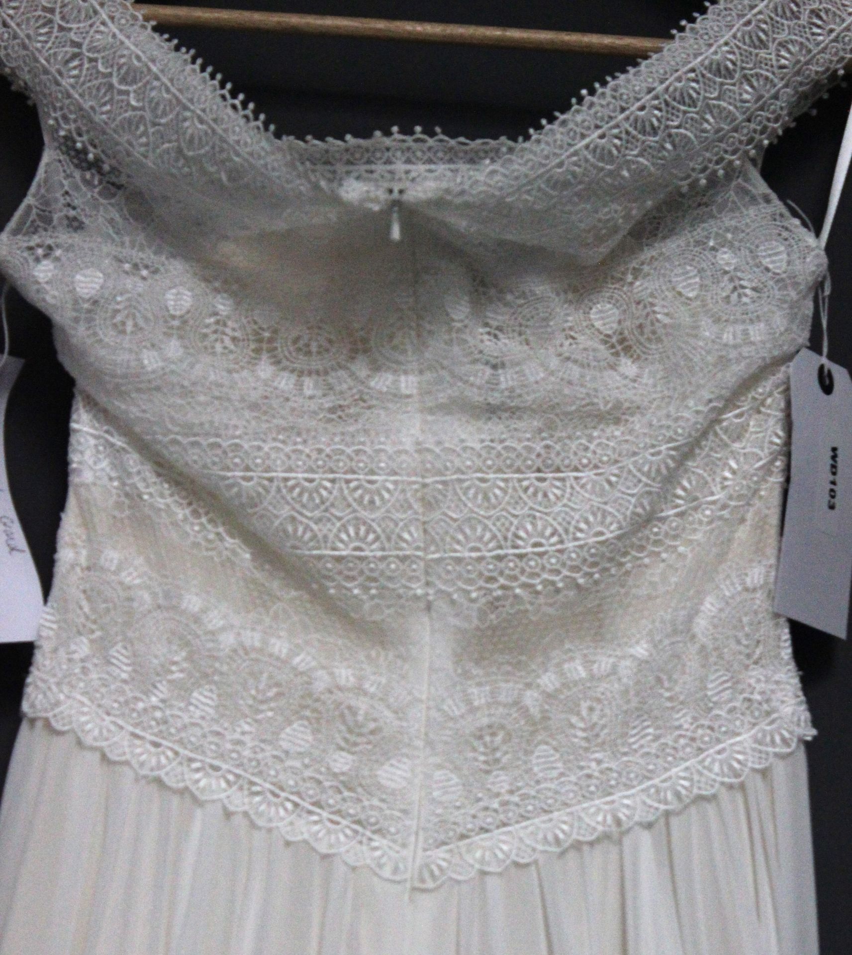 1 x DIANE LE GRAND Lace Off The Shoulder Designer Wedding Dress RRP £1,400 UK10 - Image 3 of 6