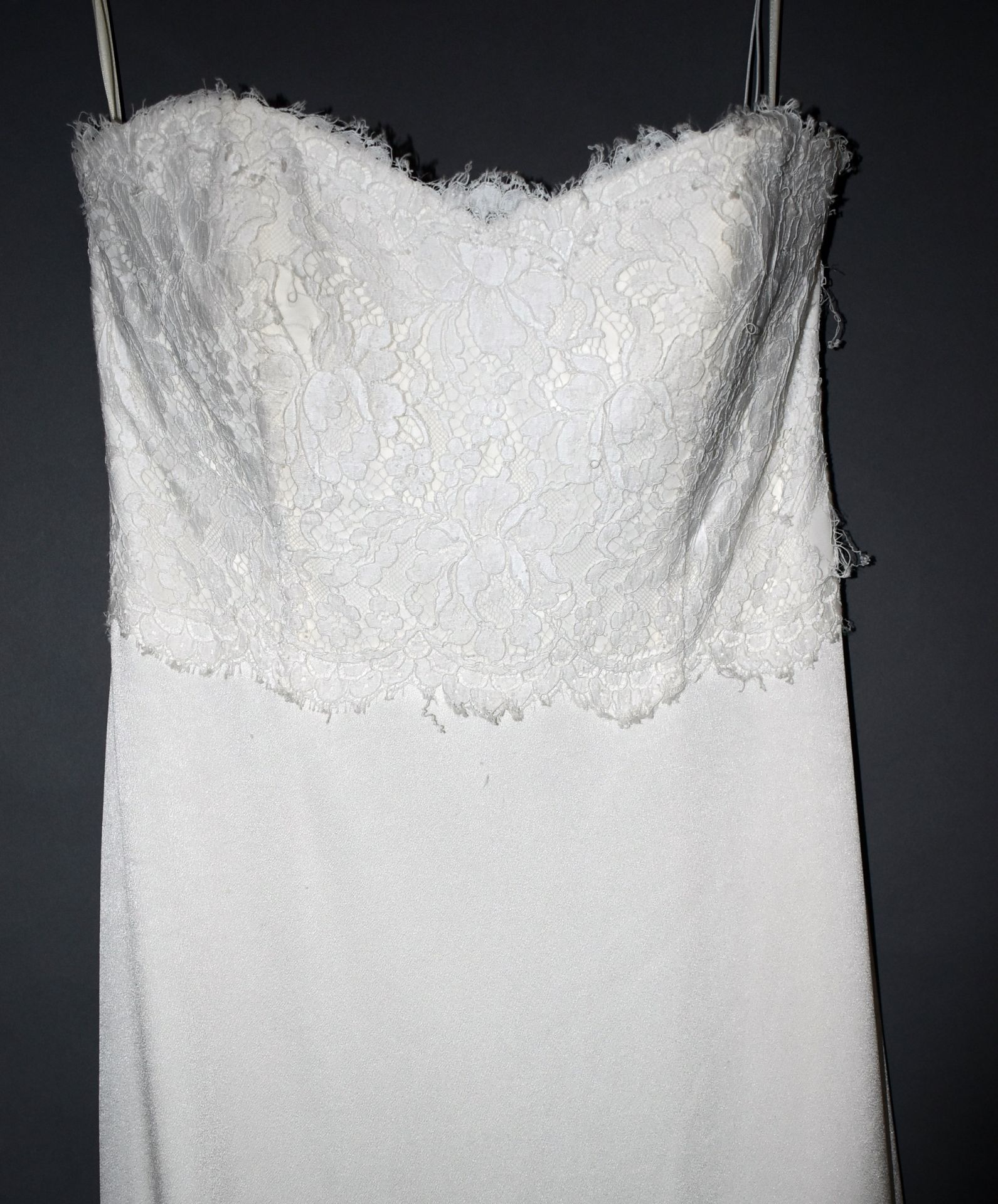 1 x LUSAN MANDONGUS Strapless Delicate Lace And Silk Designer Wedding Dress Bridal RRP £1,400 UK 12 - Image 3 of 6