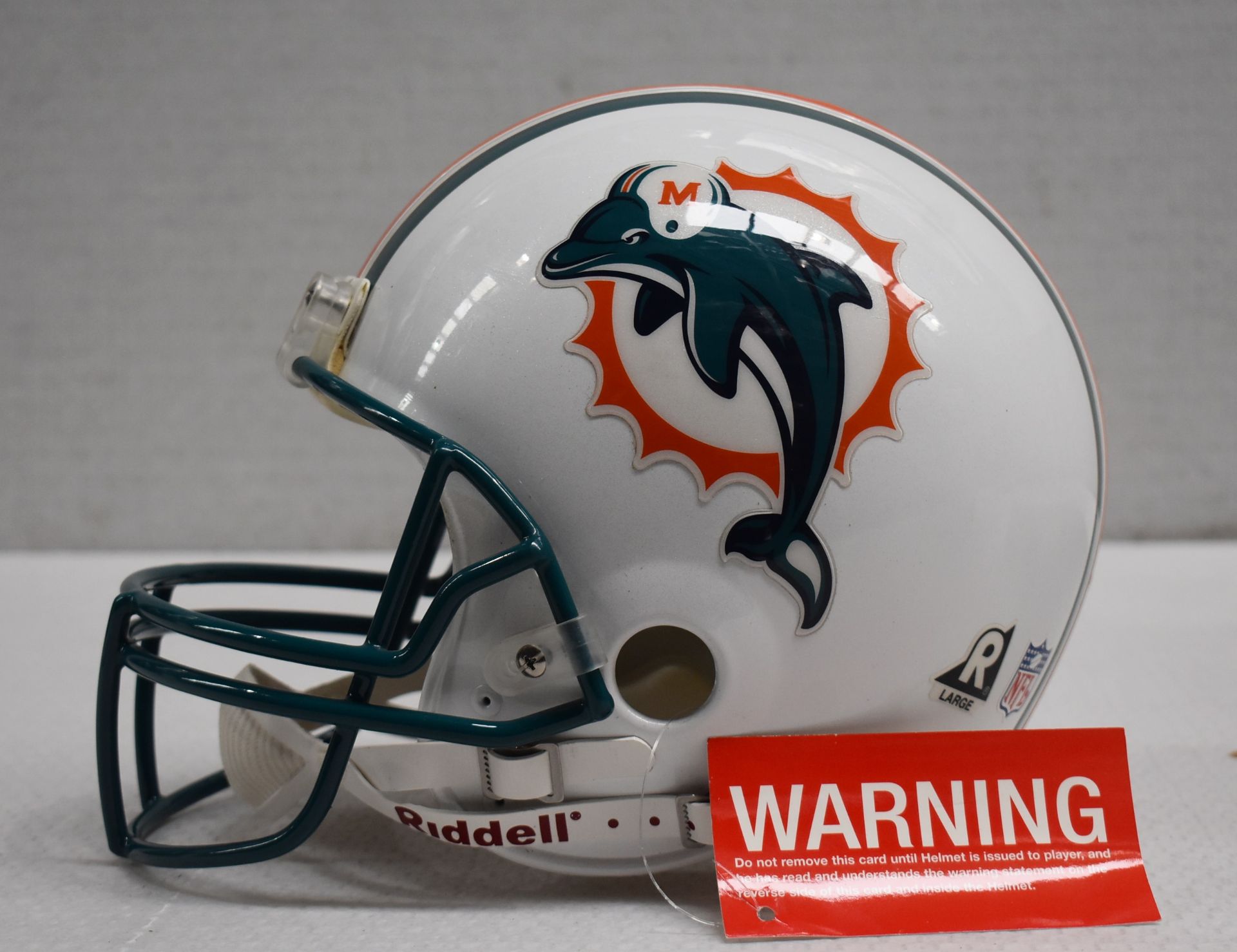 1 x Autographed Miami Dolphin's American Football Helmet, Signed By Quarterback DAN MARINO - Image 8 of 14