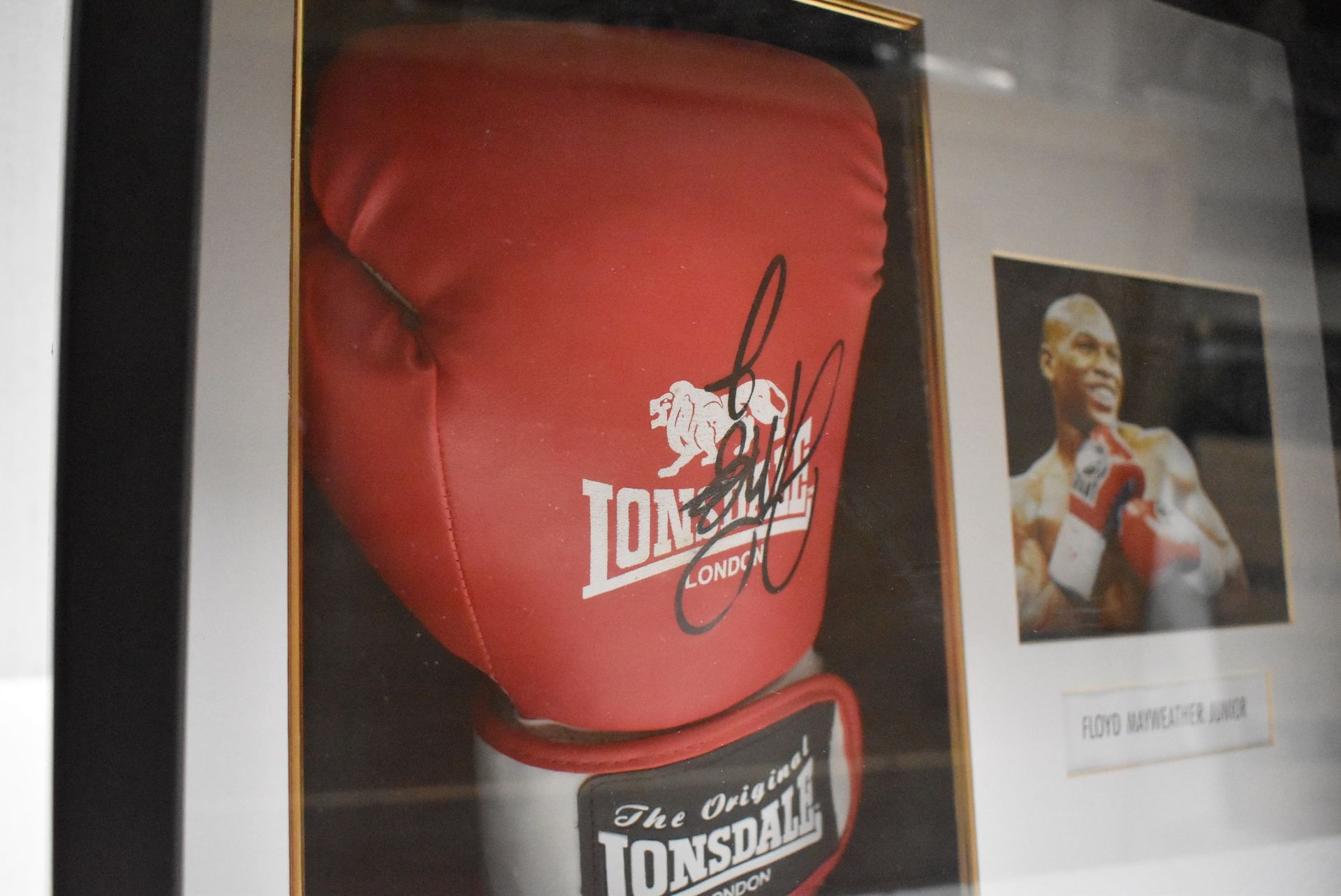 1 x Signed Autographed FLOYD MAYWEATHER JR. Lionsdale Boxing Glove In Red - Image 3 of 3