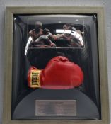 1 x Signed Autographed JOE CALZAGHE Everlast Boxing Glove In Red