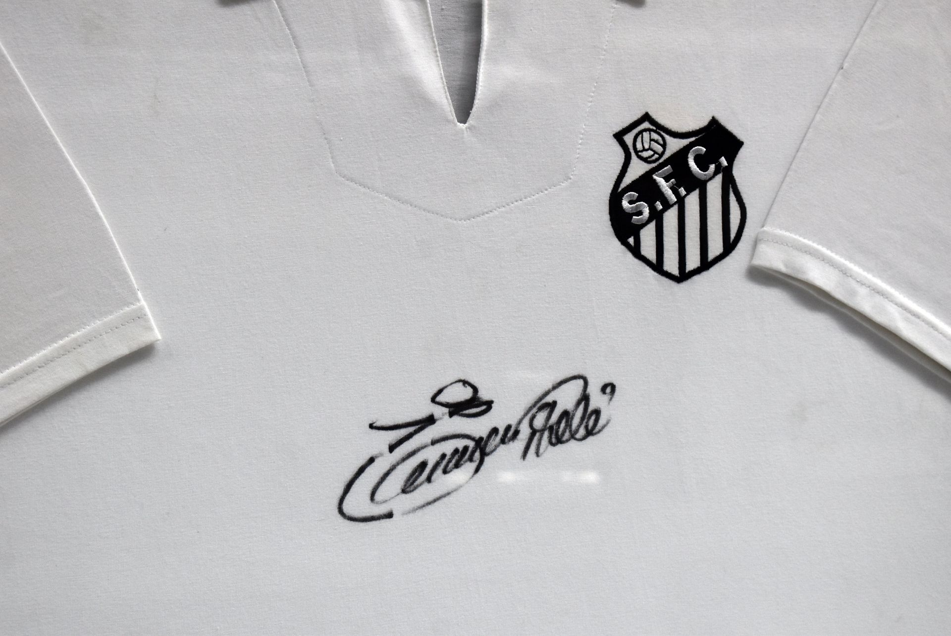 1 x Autographed 1962 Santos Football Shirt, Signed By PELE (EDSON ARANTES DO NASCIMENTO) - Image 3 of 5