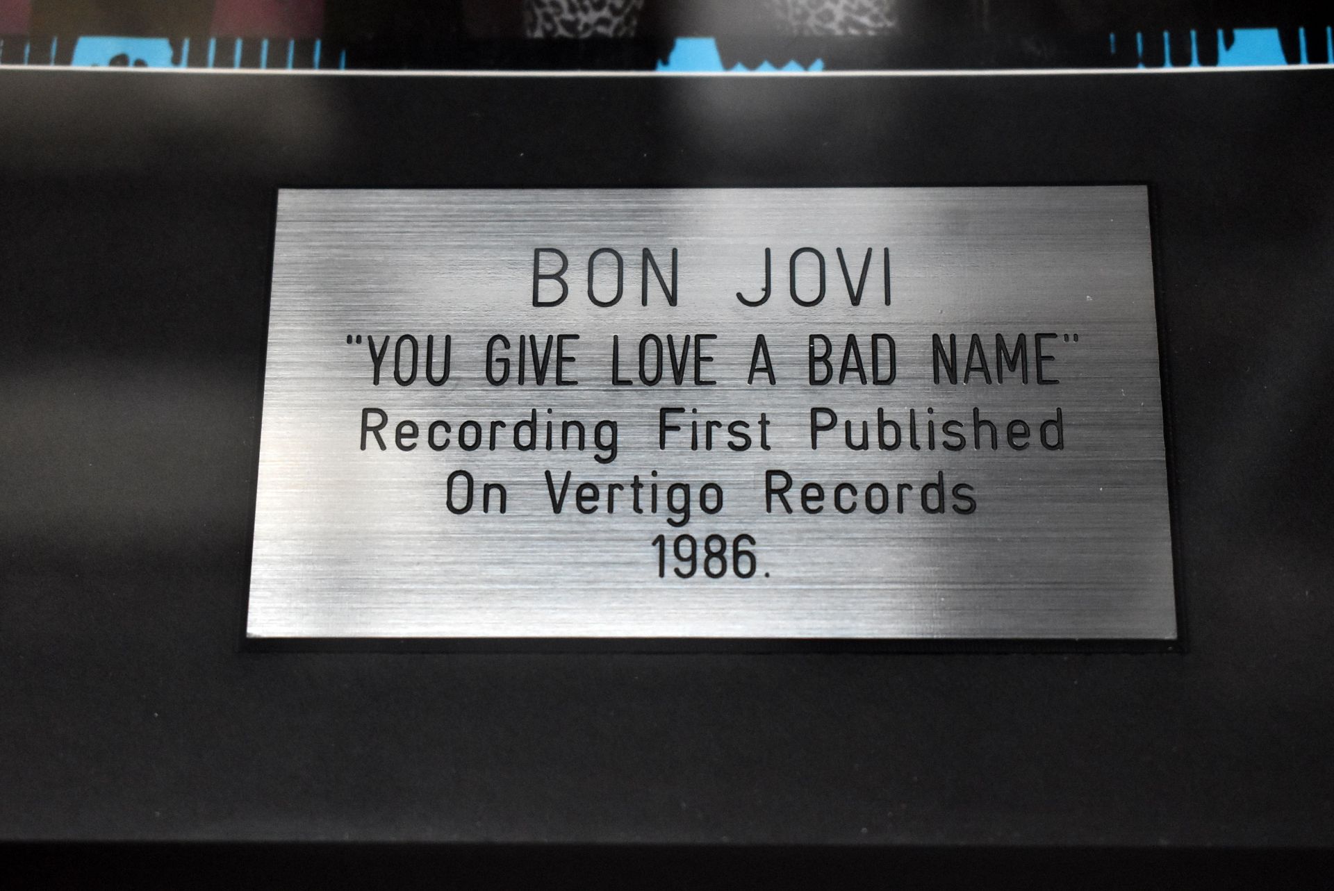 1 x BON JOVI - You Give Love A Bad Name On Vertigo Records Framed 7 Inch Vinyl - Image 3 of 5
