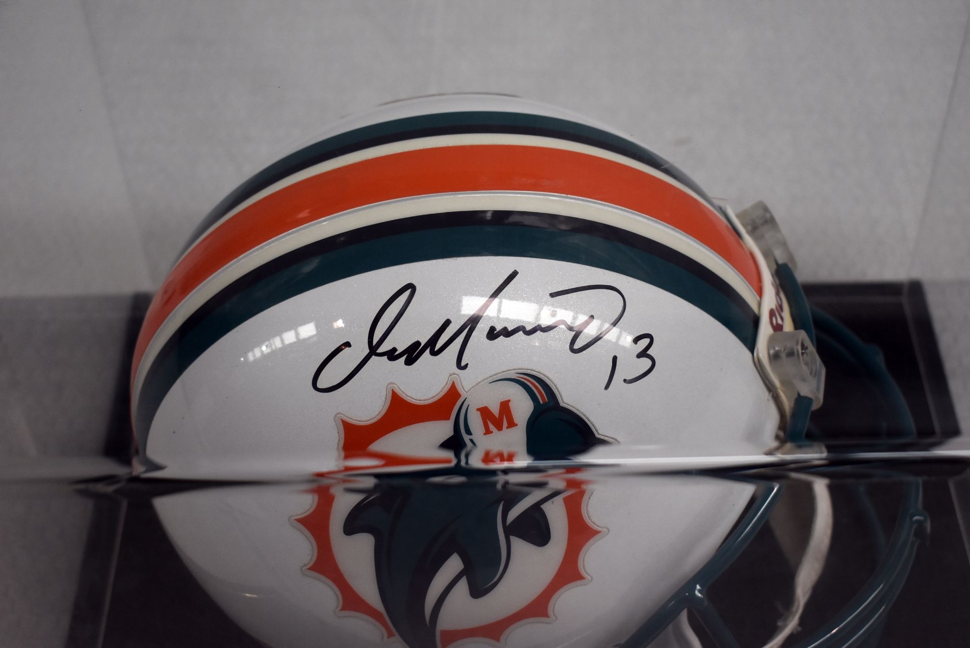 1 x Autographed Miami Dolphin's American Football Helmet, Signed By Quarterback DAN MARINO - Image 3 of 14