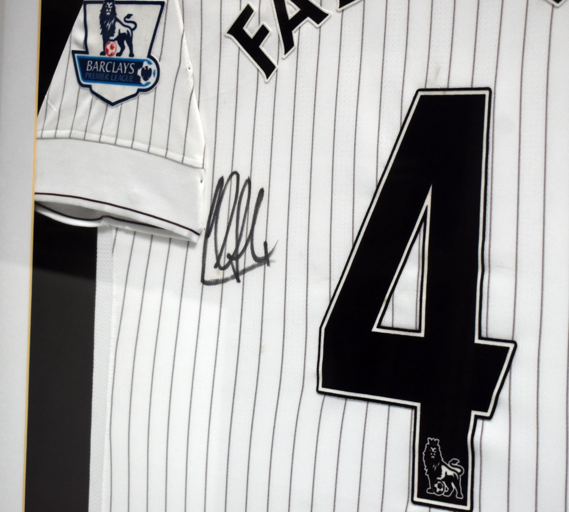 1 x Autographed ARSENAL Football Shirt, Signed By CESC FABREGAS - Circa 2009-2010 - Image 3 of 6