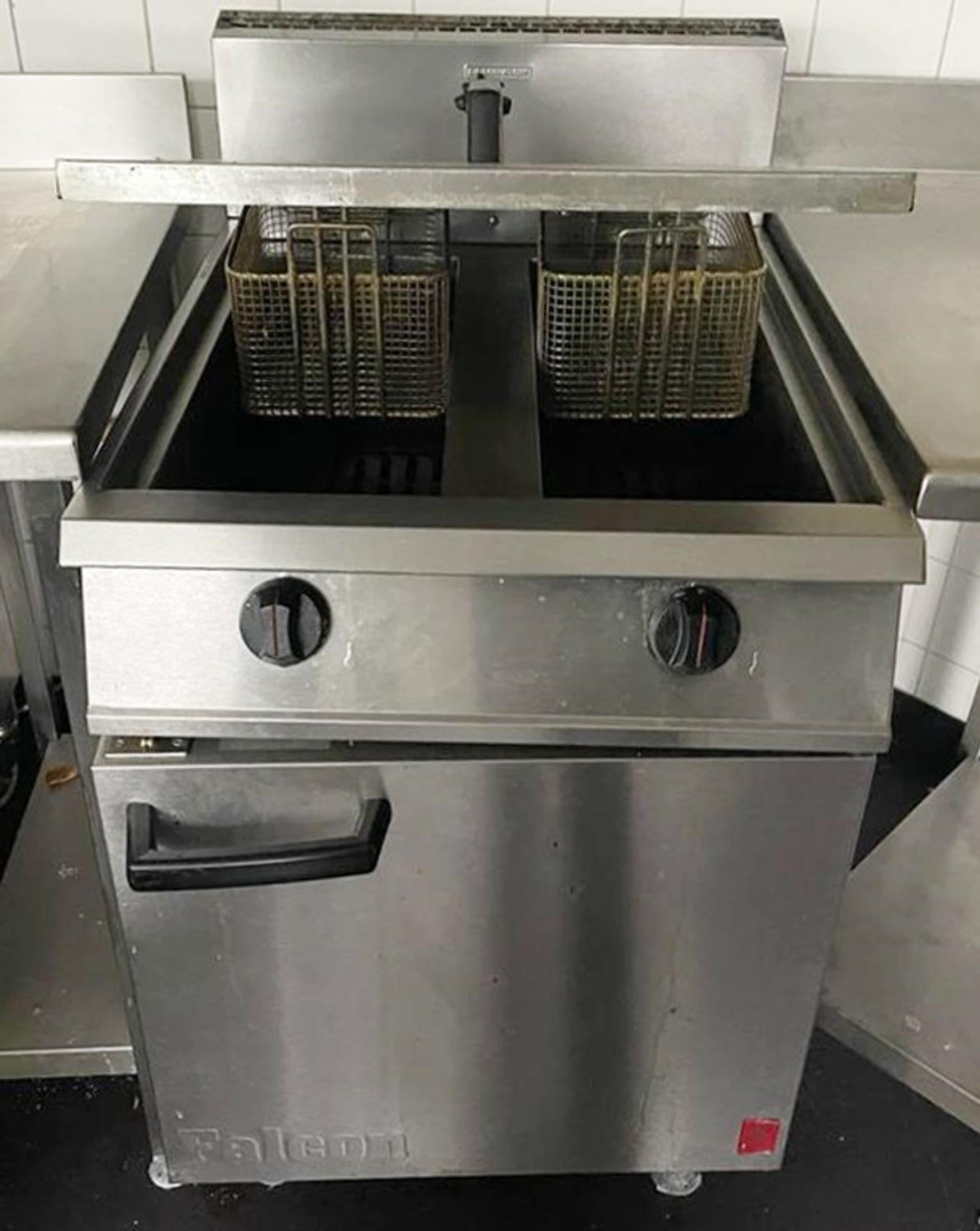 1 x Falcon Dominator Twin Tank Fryer With Backets - Image 7 of 9