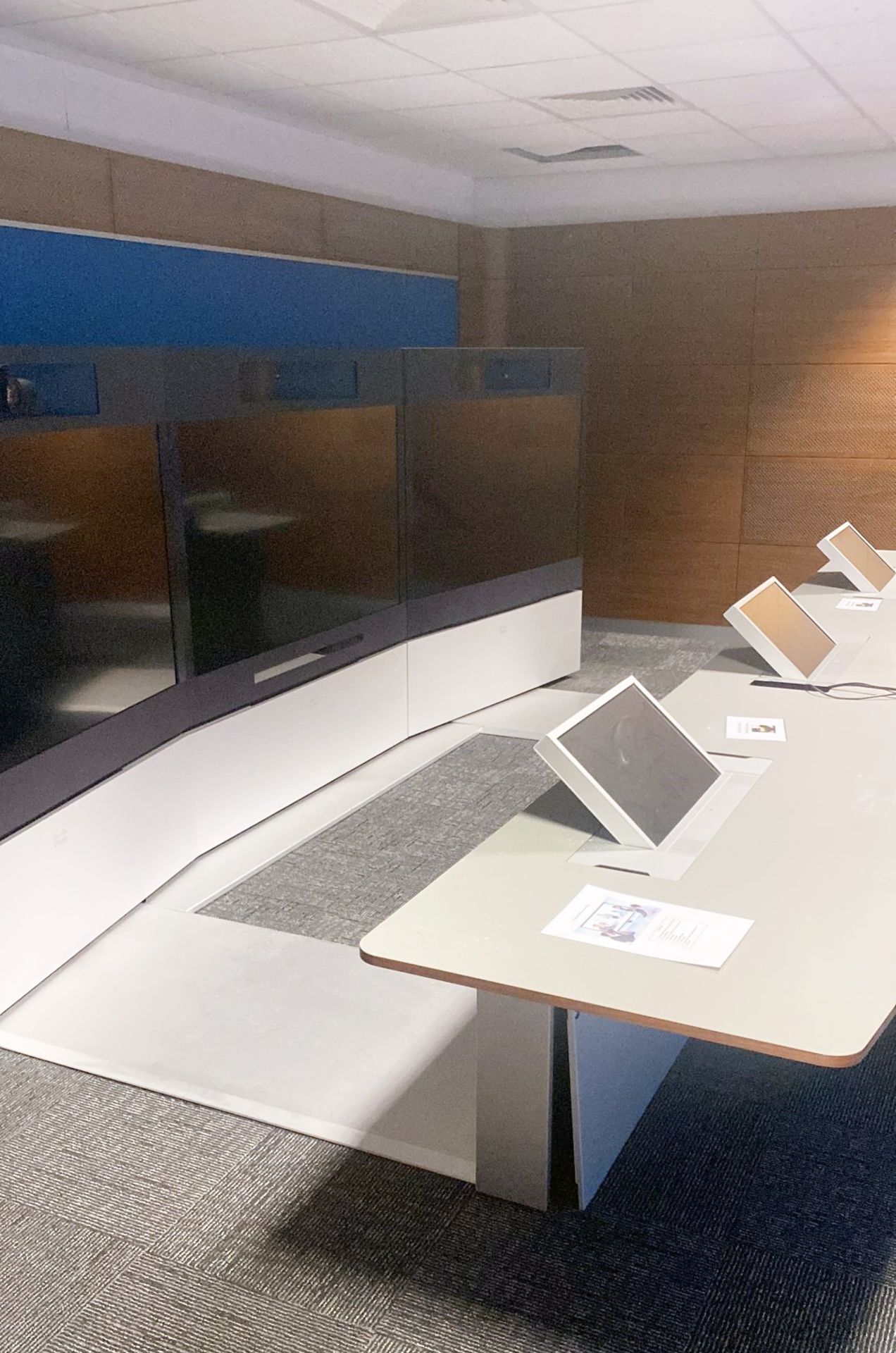 1 x Cisco Tandberg TelePresence T3 Video Conferencing System Featuring 3 x 65 Inch TelePresence HD - Image 25 of 59