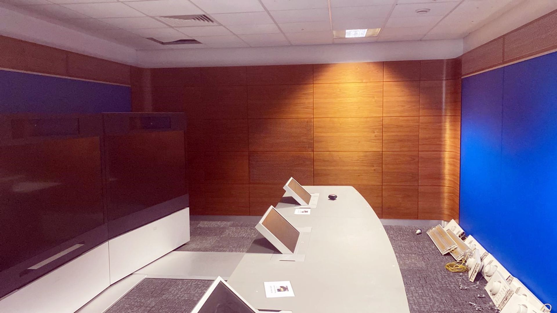 1 x Cisco Tandberg TelePresence T3 Video Conferencing System Featuring 3 x 65 Inch TelePresence HD - Image 20 of 59