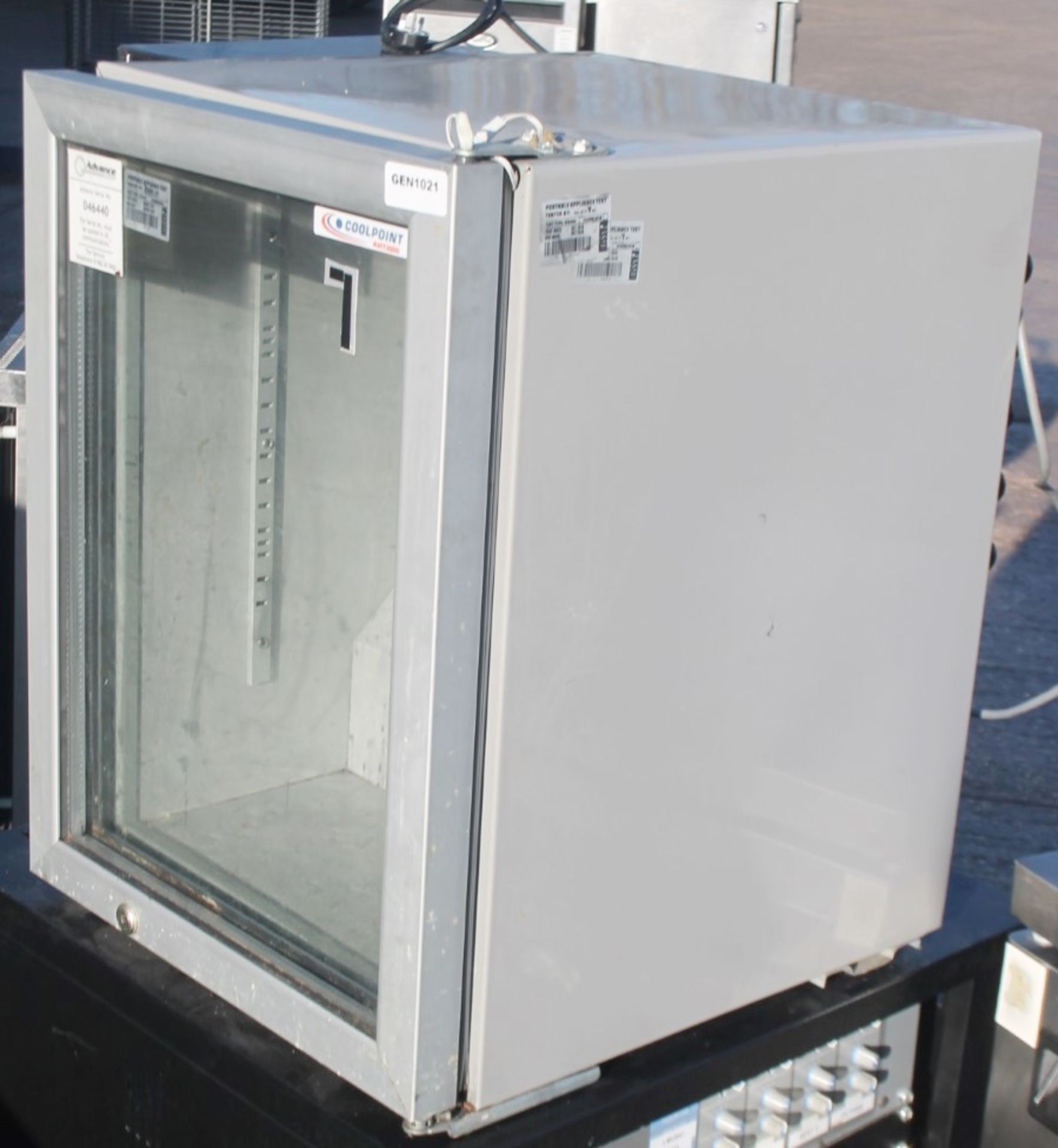 1 x COOLPOINT Commercial Countertop Cooler - 220-240v - CL805 - Ref: GEN1021 VP LON - Location: