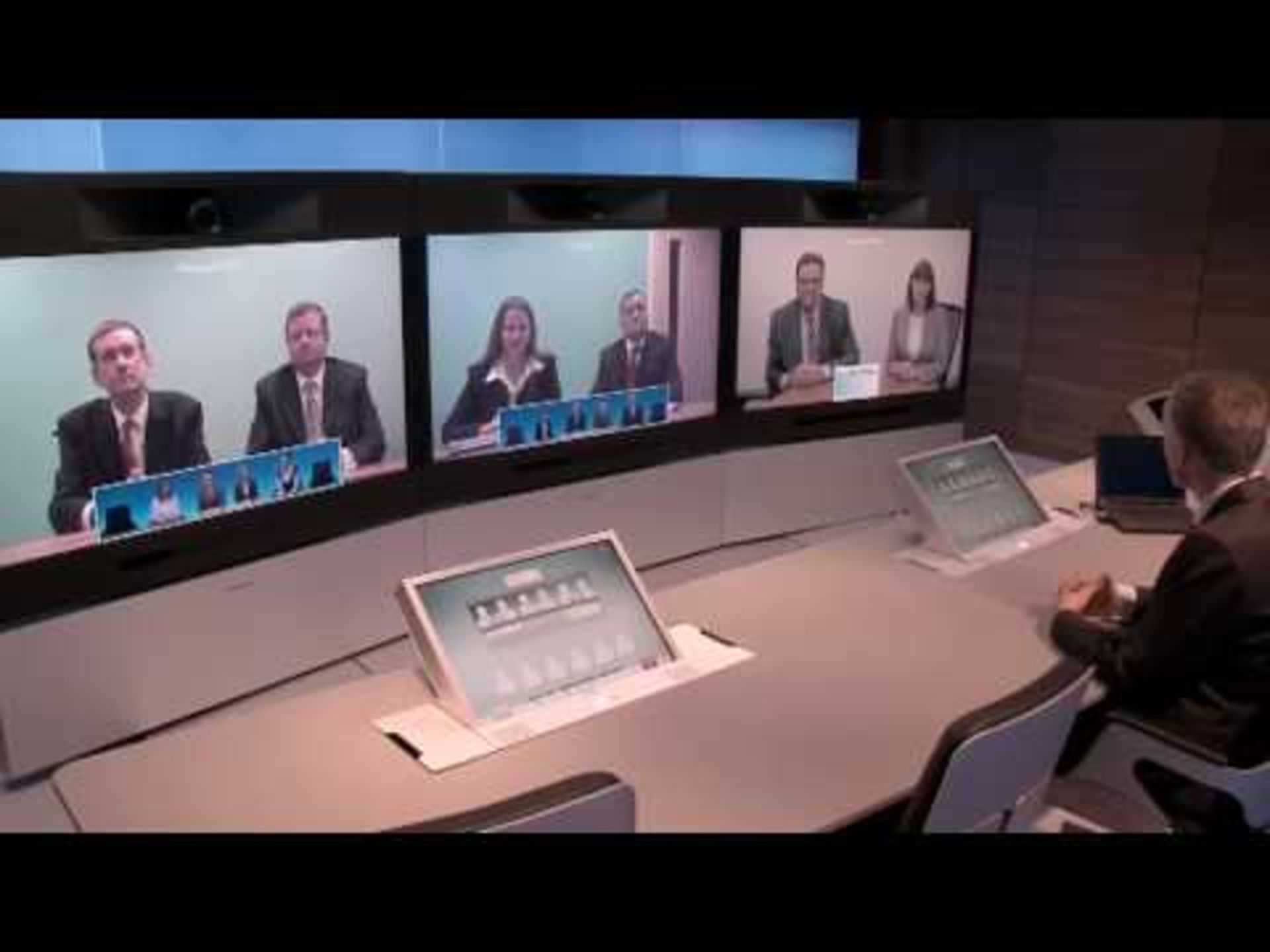1 x Cisco Tandberg TelePresence T3 Video Conferencing System Featuring 3 x 65 Inch TelePresence HD - Image 54 of 59