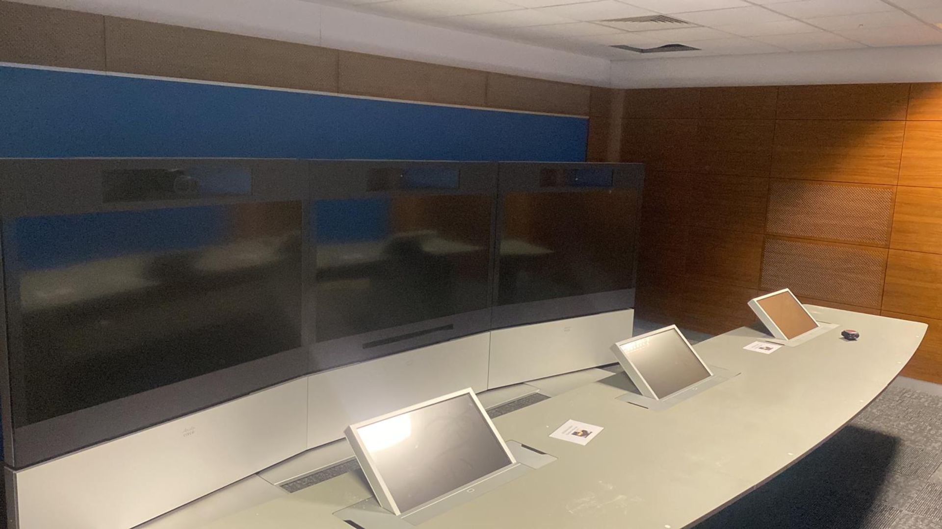 1 x Cisco Tandberg TelePresence T3 Video Conferencing System Featuring 3 x 65 Inch TelePresence HD - Image 22 of 59
