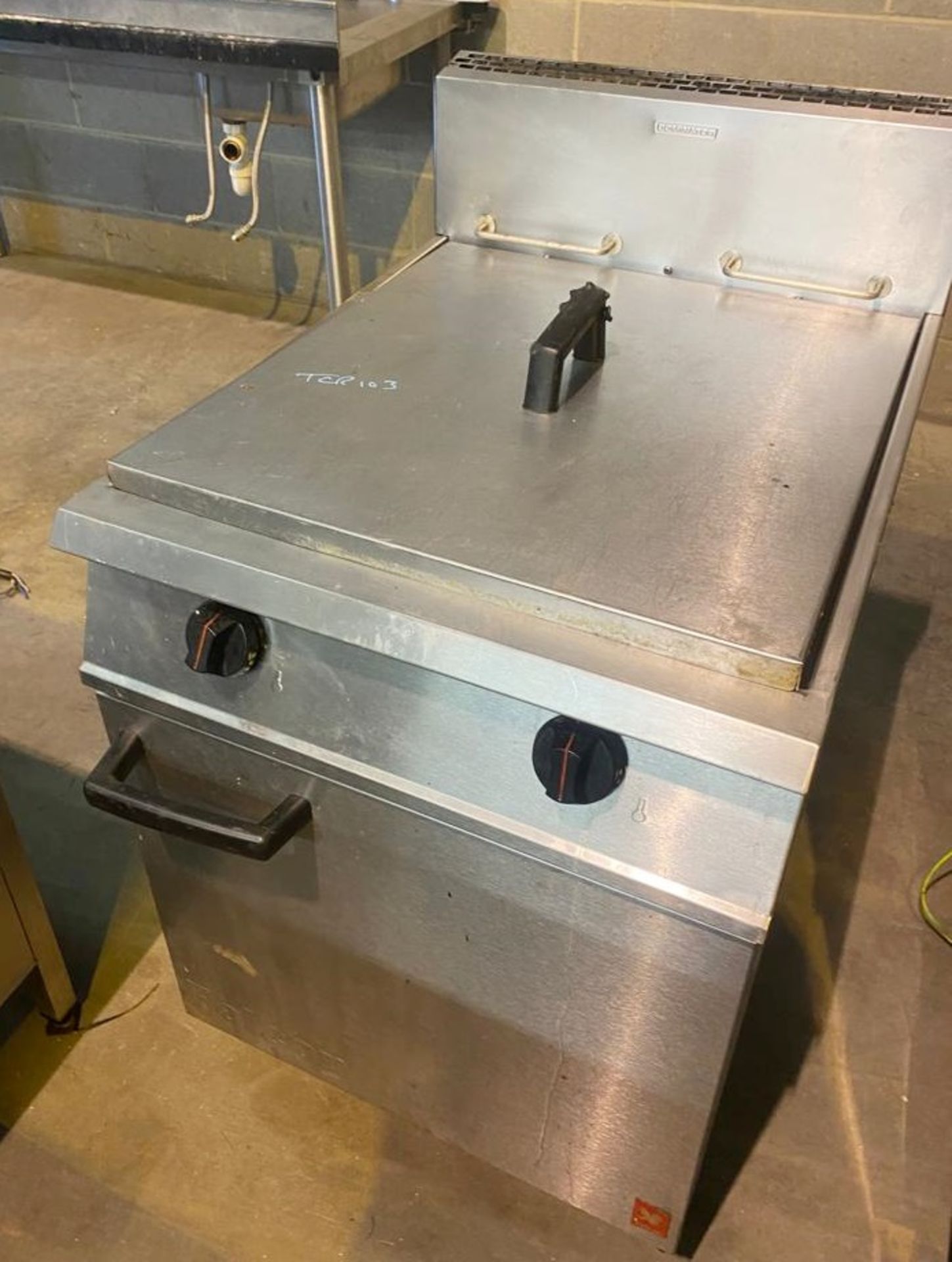 1 x Falcon Dominator Twin Tank Fryer With Backets - Image 4 of 9