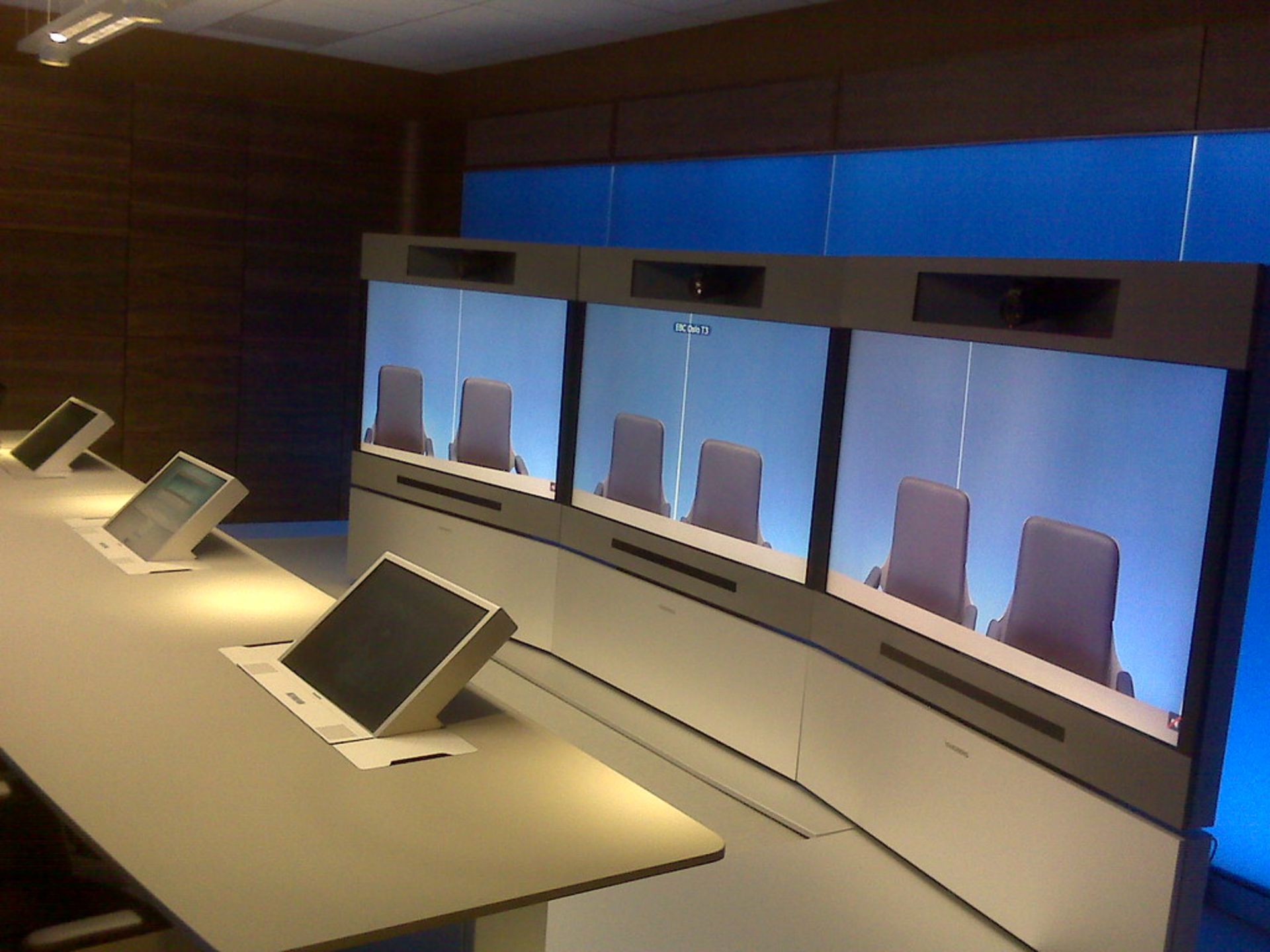 1 x Cisco Tandberg TelePresence T3 Video Conferencing System Featuring 3 x 65 Inch TelePresence HD - Image 55 of 59