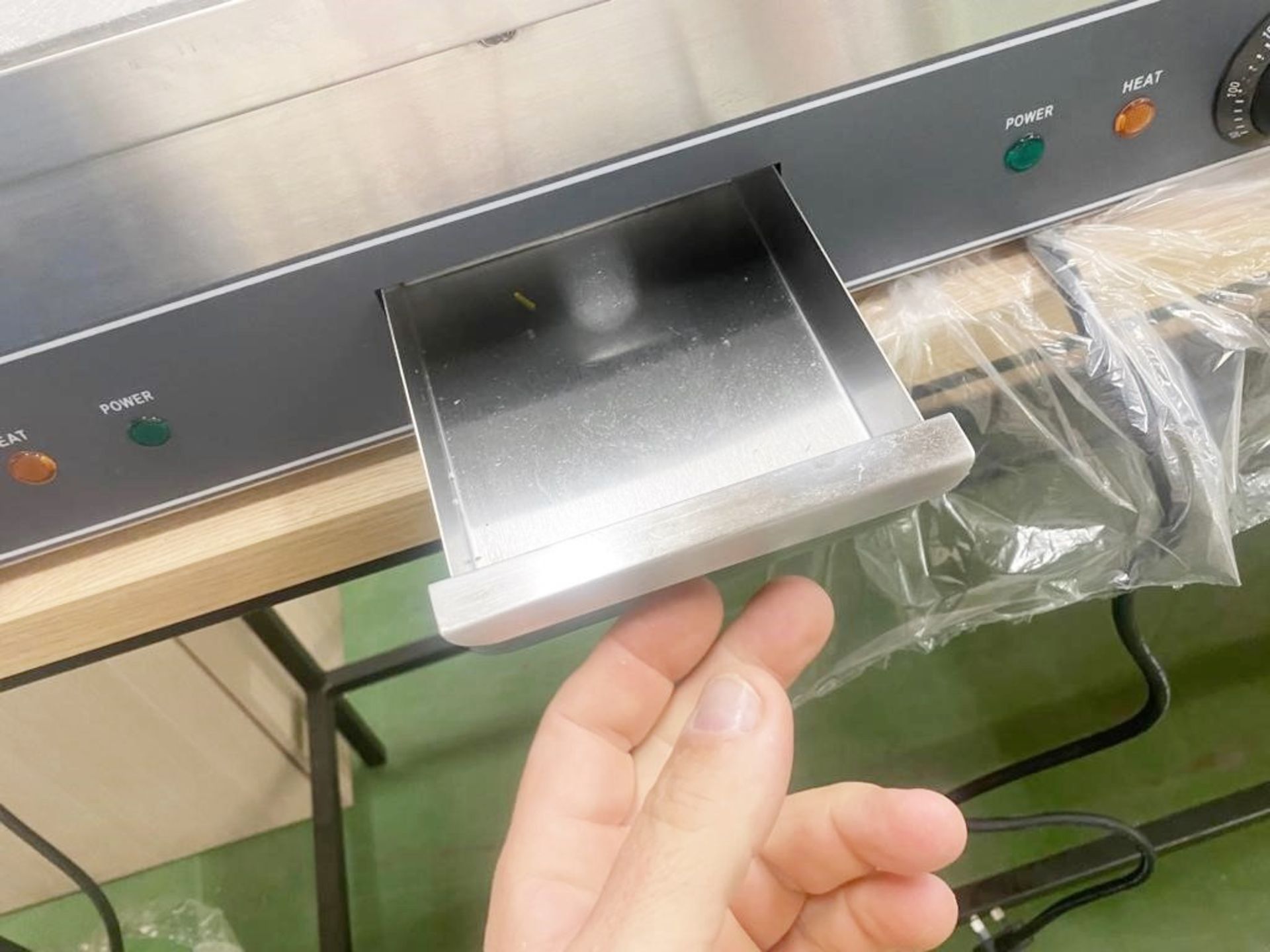 1 x HARRISON CARR Countertop Electric Flat Grill / Griddle 750mm - Model: HC-EG750 - New & Boxed - Image 3 of 4