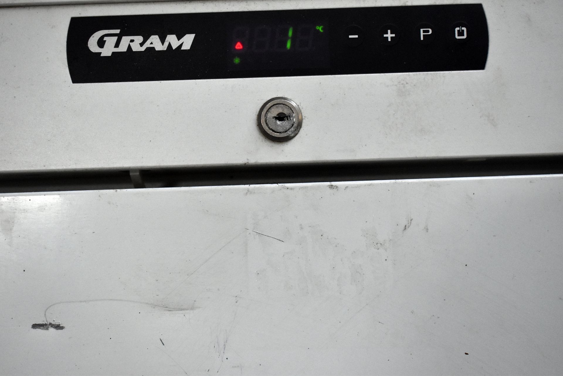 1 x Gram Single Door Commercial Upright Refrigerator - 359Ltr Capacity - Type: K 420 LG - Image 5 of 11