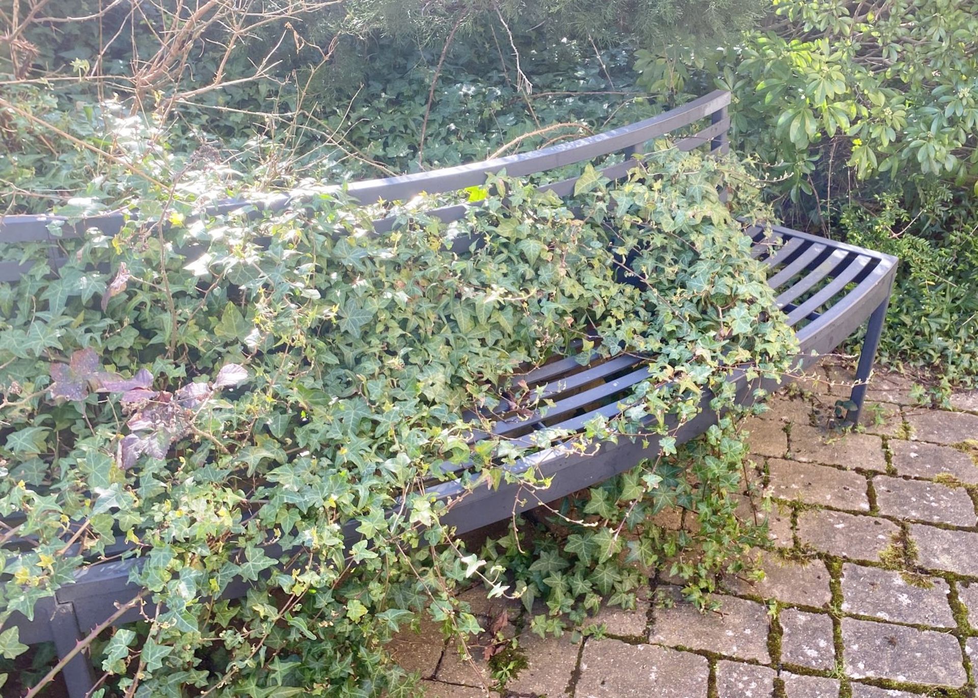 1 x Metal Seating Bench With a Curved Design and Slatted Seats / Backrests - Width: 330cms - Image 3 of 3