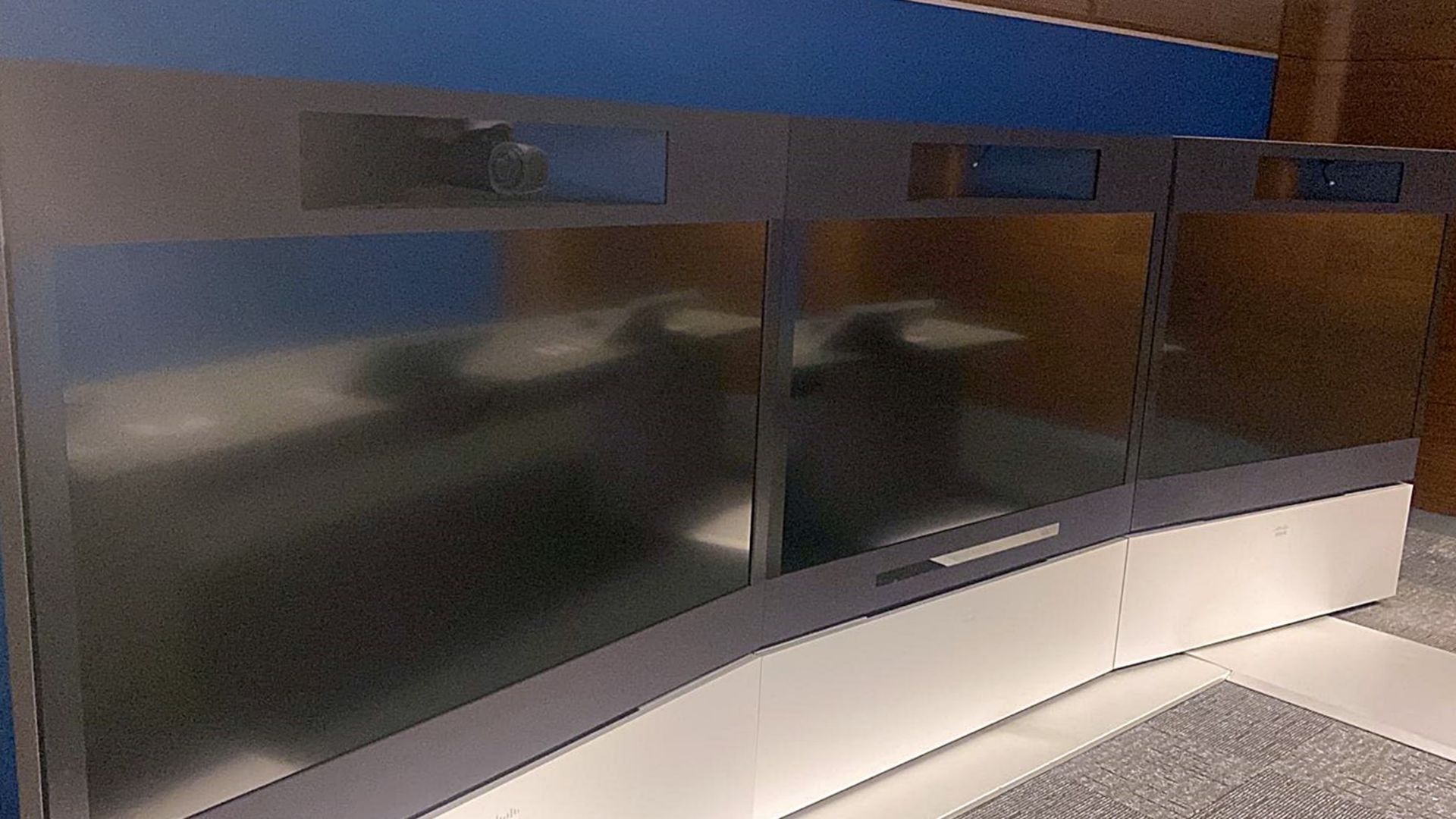 1 x Cisco Tandberg TelePresence T3 Video Conferencing System Featuring 3 x 65 Inch TelePresence HD - Image 18 of 59